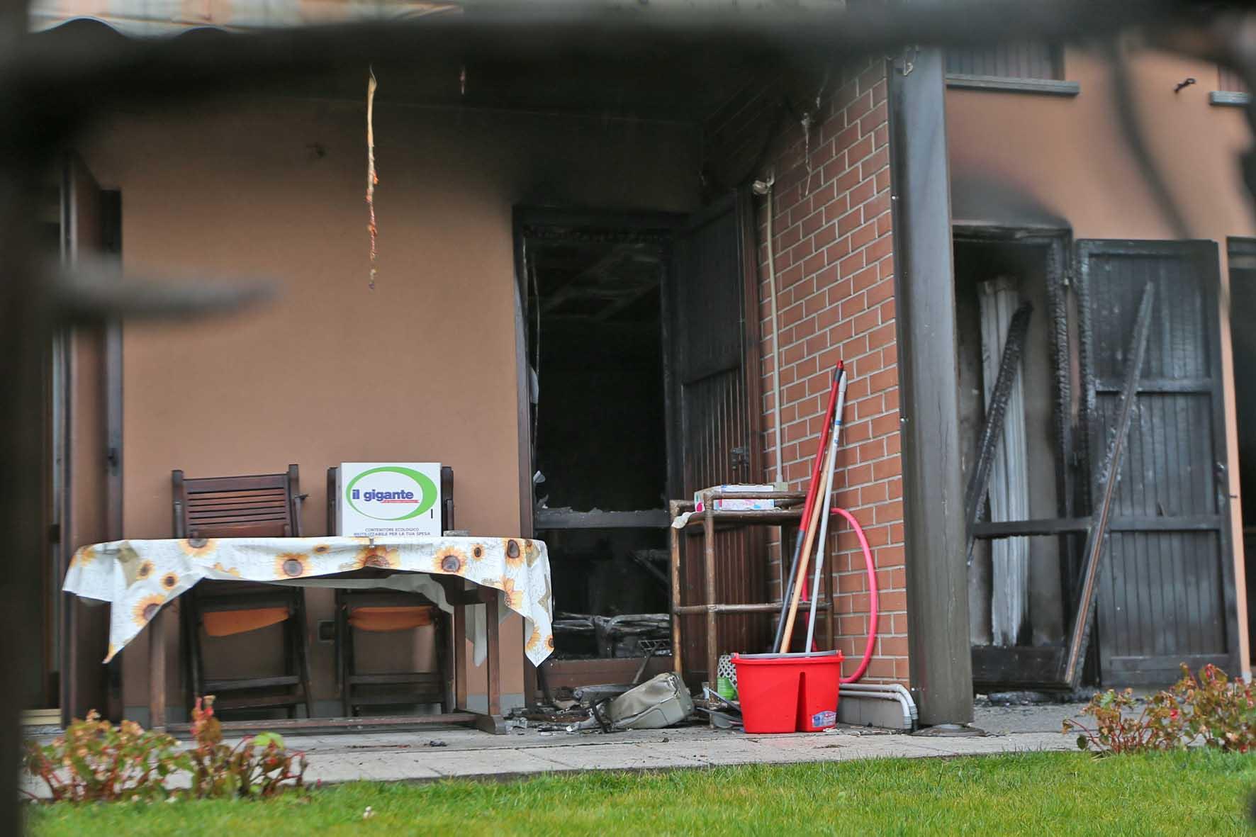 Usmate Velate Incendio In Una Villetta Gravissime Mamma E Figlia Di