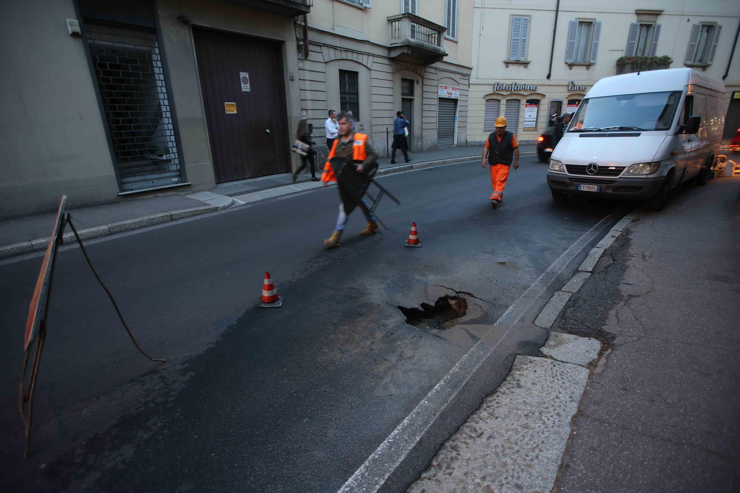 Monza Si Rompe Una Tubatura In Via Manzoni Case Senz Acqua