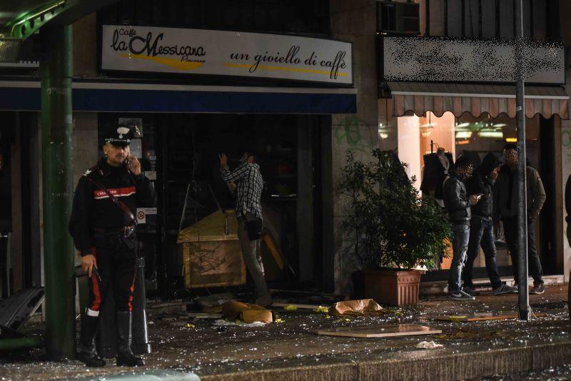 Esplode Un Bar In Zona Stadera Gravi I Danni Detriti In Strada