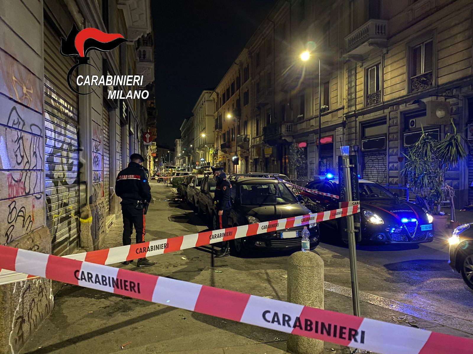 Movida Violenta Milano Ferito Al Collo Con Un Coccio Di Bottiglia Il