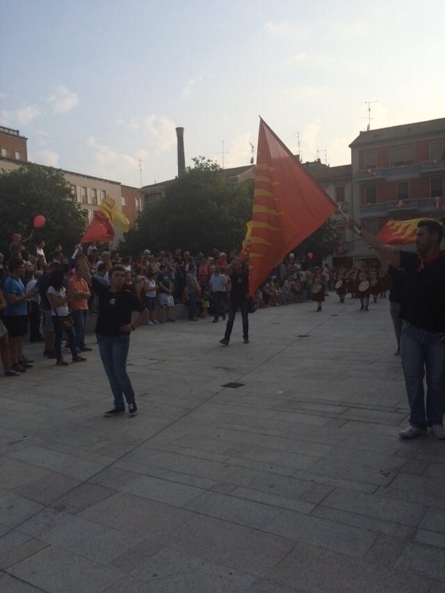 Palio Di Legnano 2015 Legnarello Riporta Il Crocione A Casa Con La