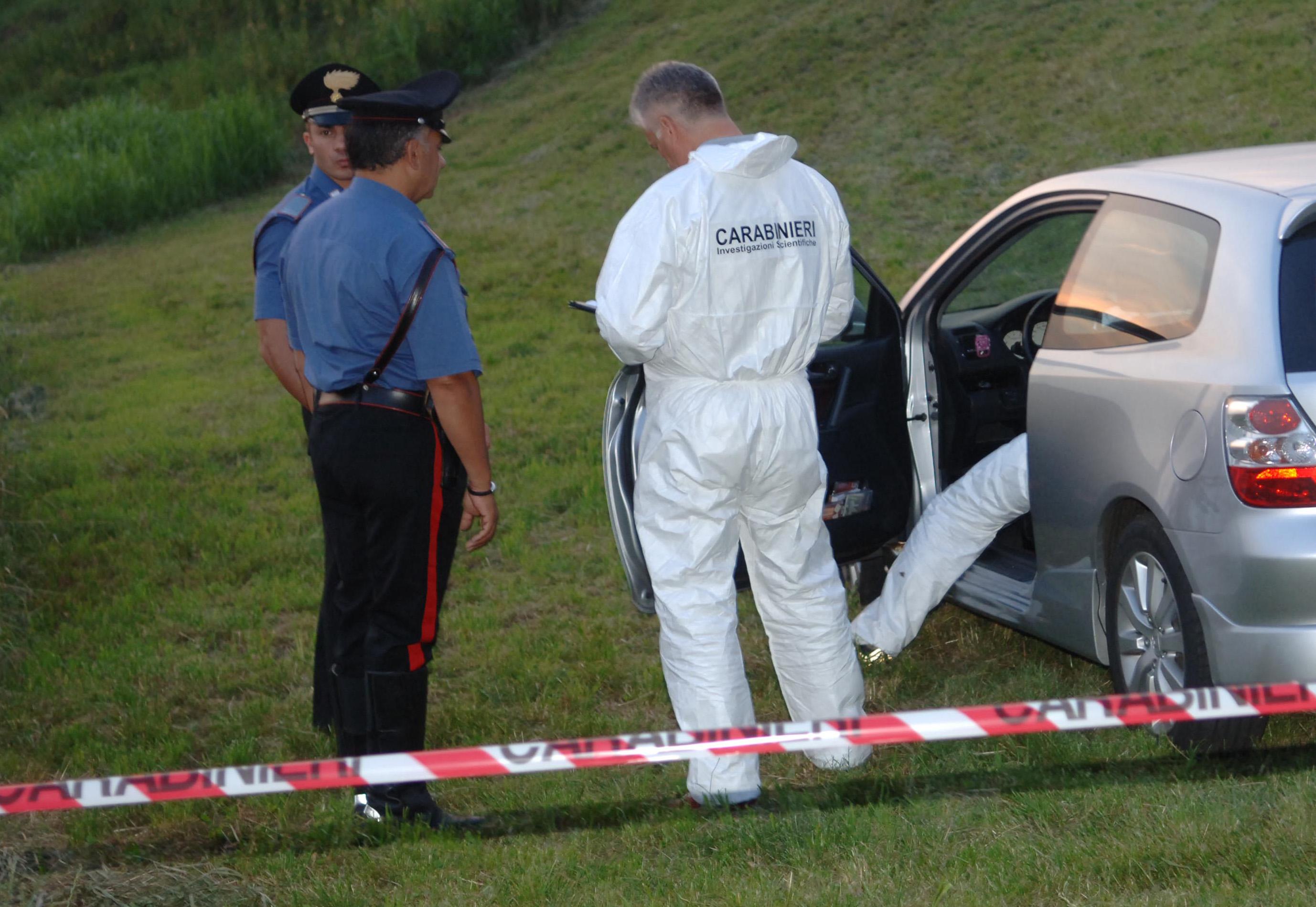 Massalengo Uomo Di Anni Trovato Cadavere Nellauto Piena Di Sangue