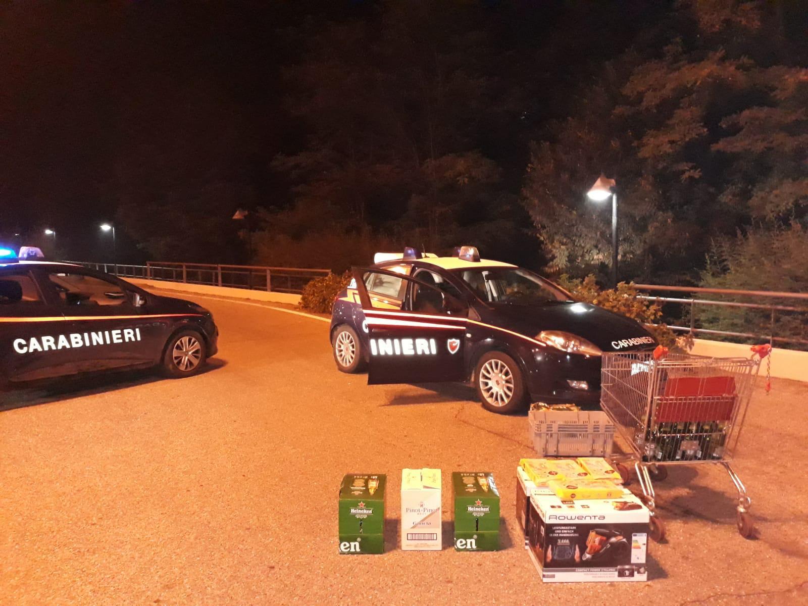 Vigevano Rubano Merce Dal Deposito Del Supermercato Un Arresto