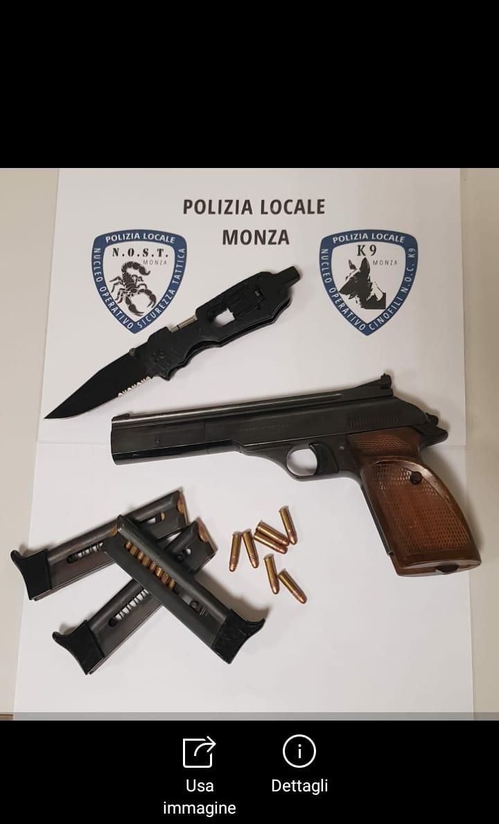 Monza Non Si Ferma All Alt Dei Vigili Fermato Ubriaco Con Pistola E