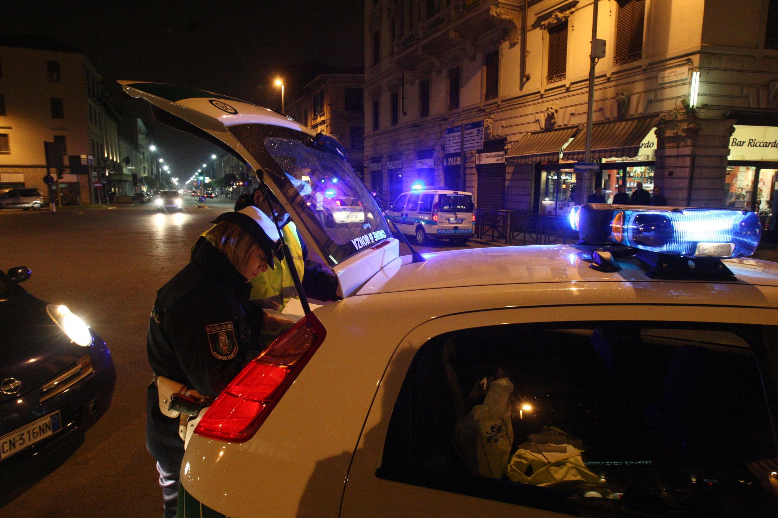 Fase Assembramenti E Festa Con Fuochi D Artificio Nel Cuore Della Movida