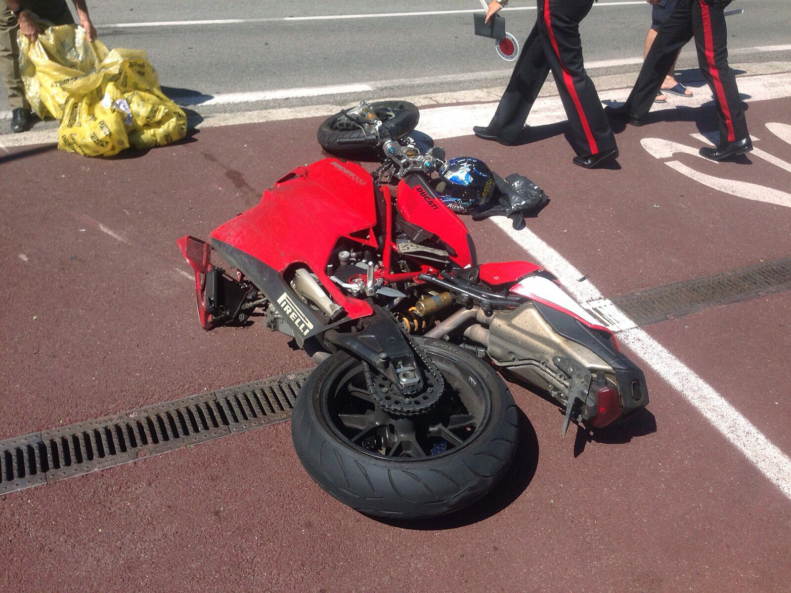 Dongo Motociclista Si Schianta Contro L Auto In Manovra E Muore