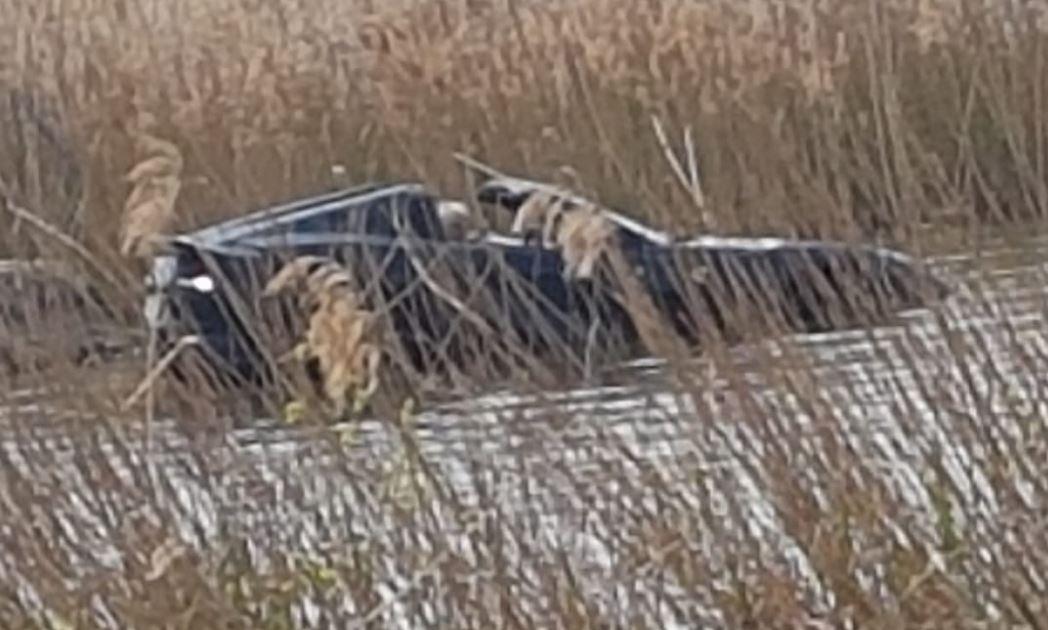 Dimentica Il Freno A Mano Ferrari Finisce Nel Lago Di Garda Con Il