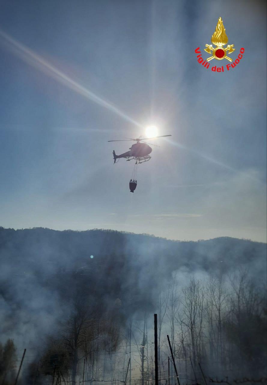 Perego Brucia Il Bosco Arriva L Elicottero Da Milano Per Spegnere Il Rogo