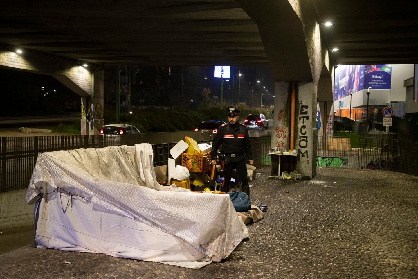 Milano Dramma Della Povert Clochard Trovato Morto Sotto I Portici