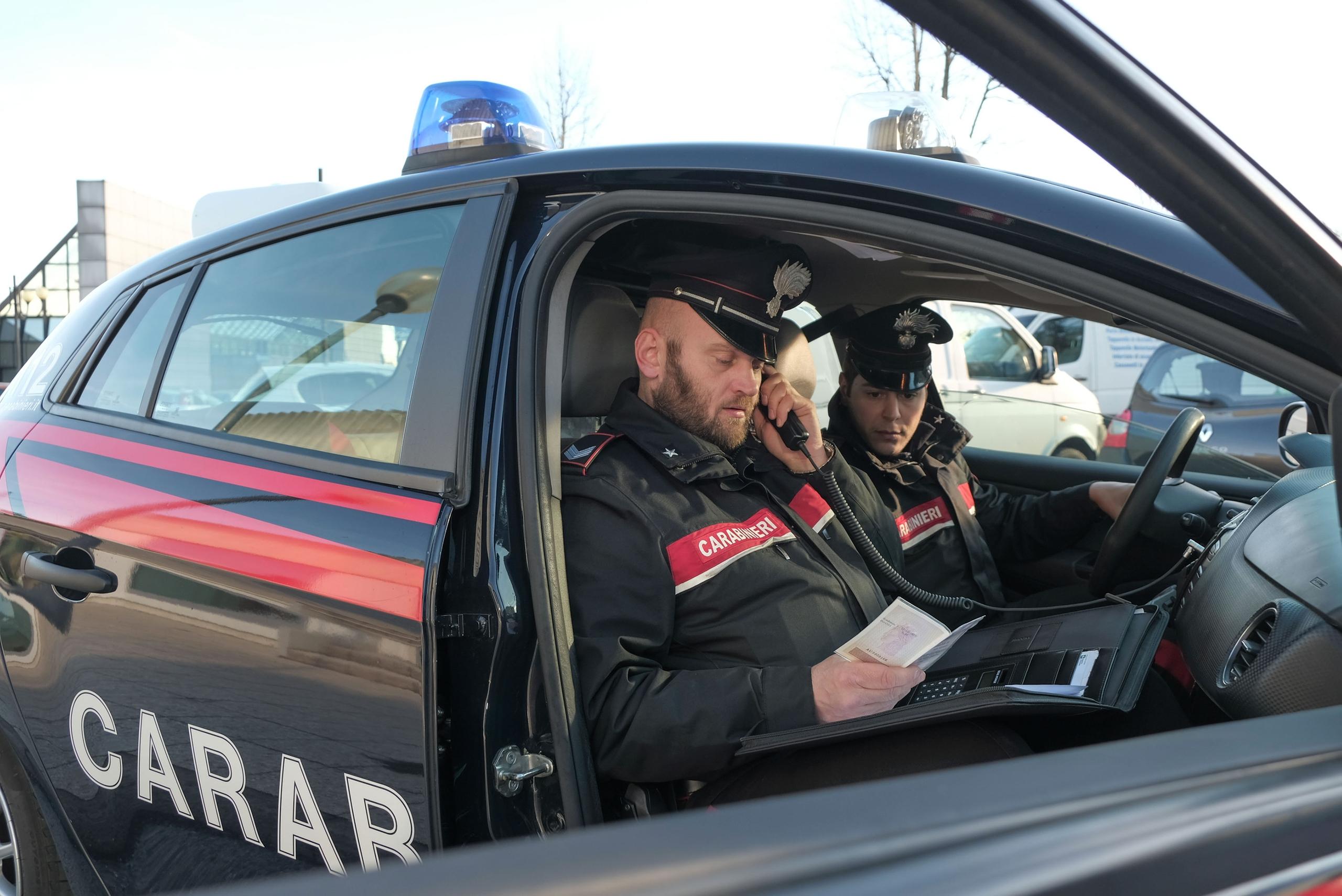 Milano A Anni Evade Dalla Comunit Per Fare Rapine Sul Treno E