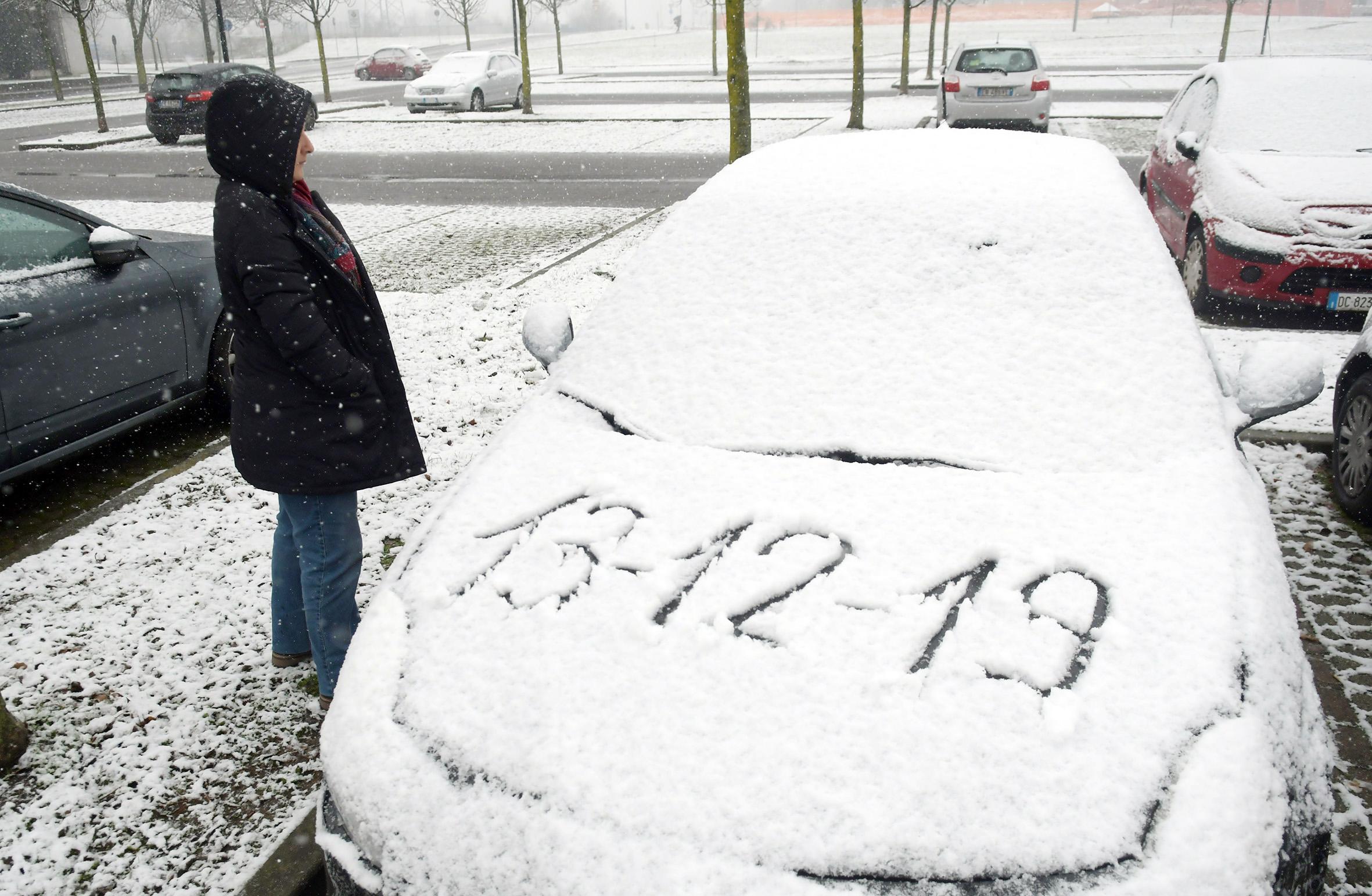 Meteo Ecco La Neve Anche A Milano Imbiancata Tutta La Lombardia