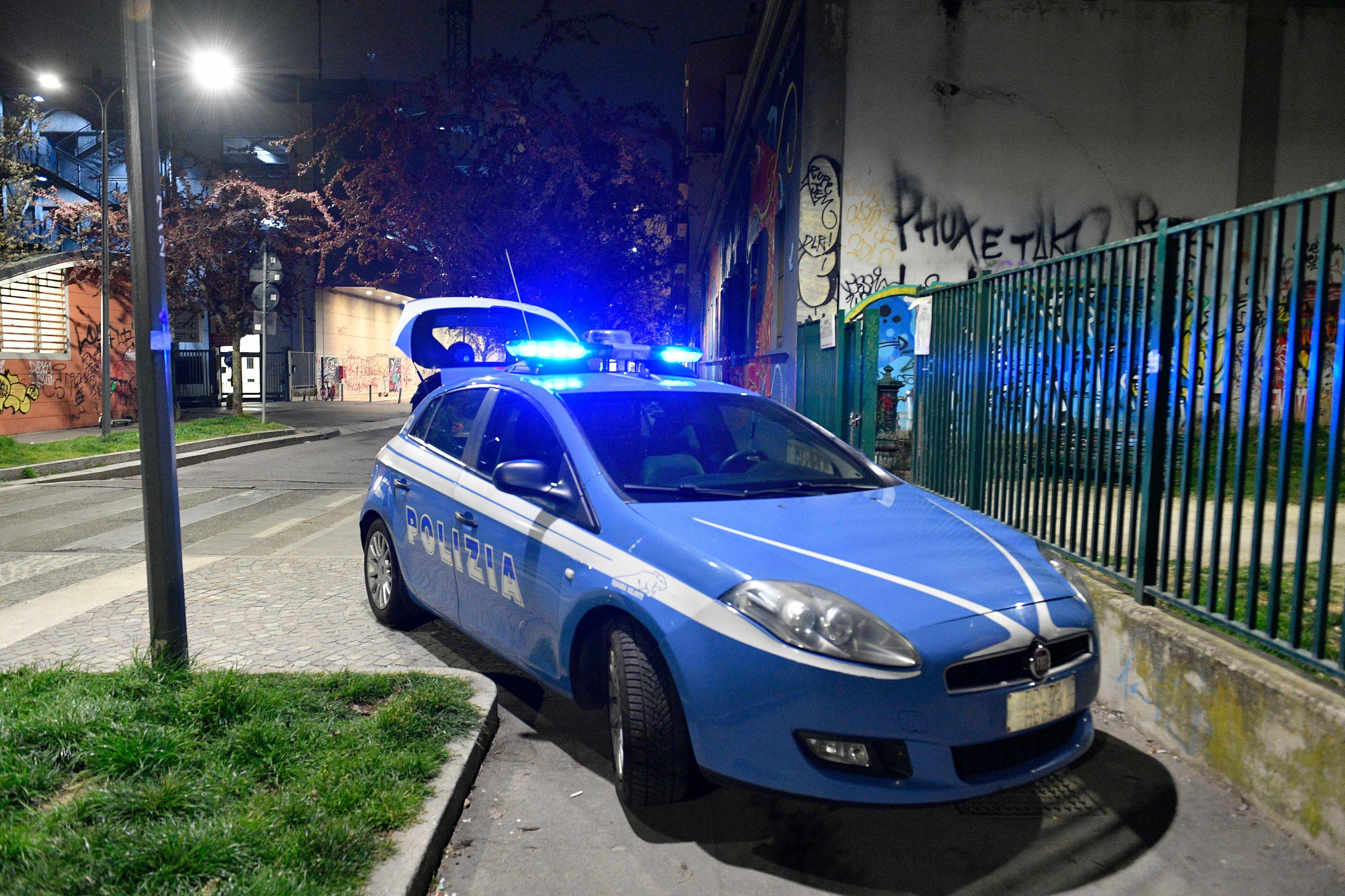 Milano Aggredisce A Bottigliate Un Poliziotto Davanti Alla Discoteca