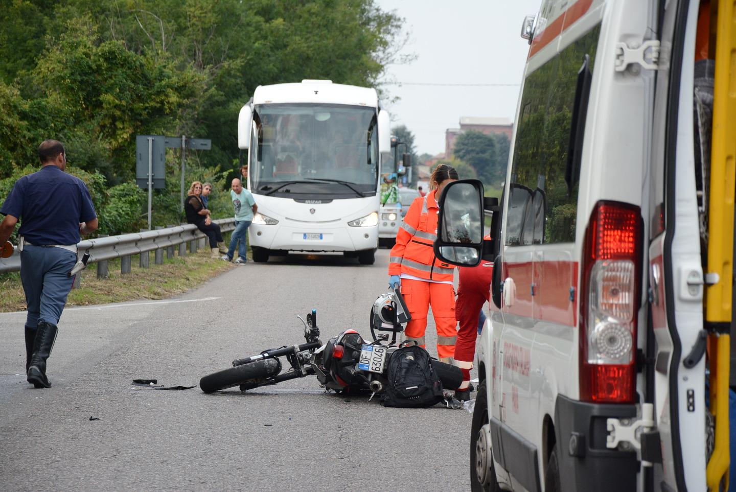 In Moto Contro Unauto Centauro In Prognosi Riservata