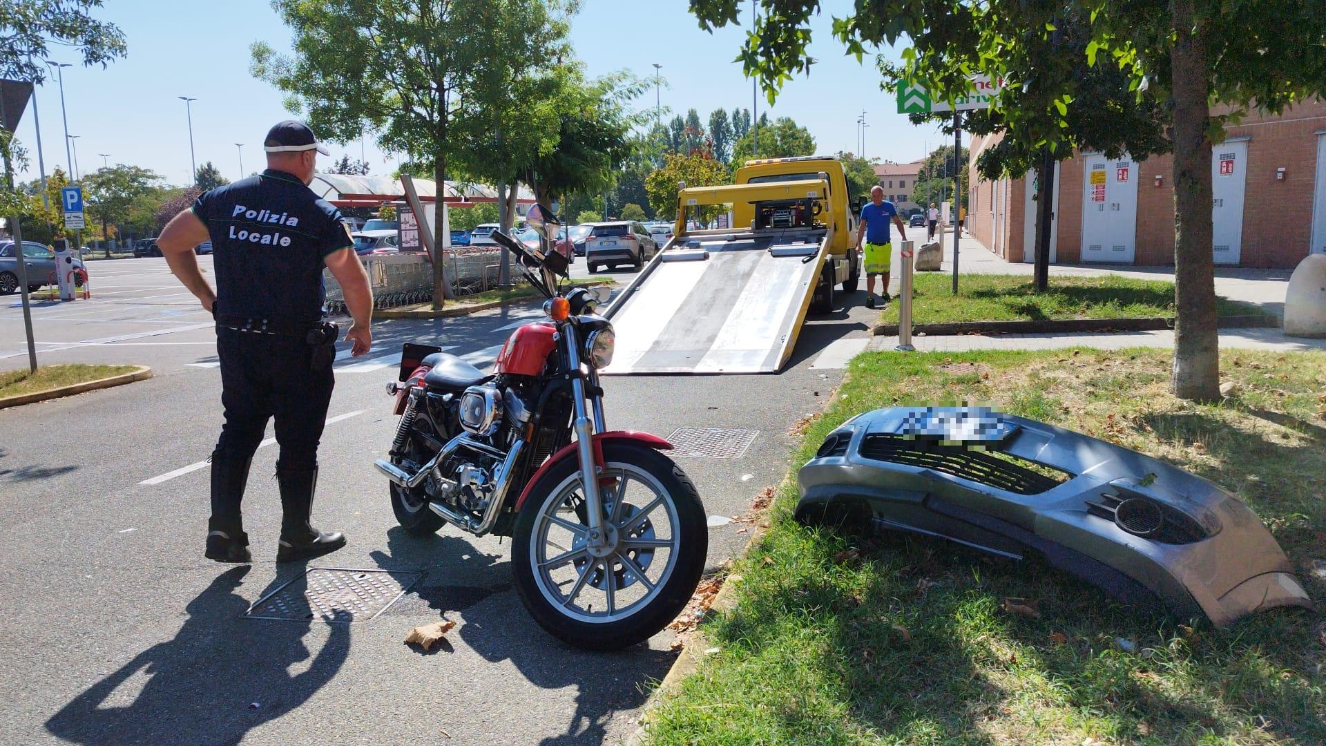 Travolge Un Motociclista E Scappa Caccia Al Pirata Della Strada L