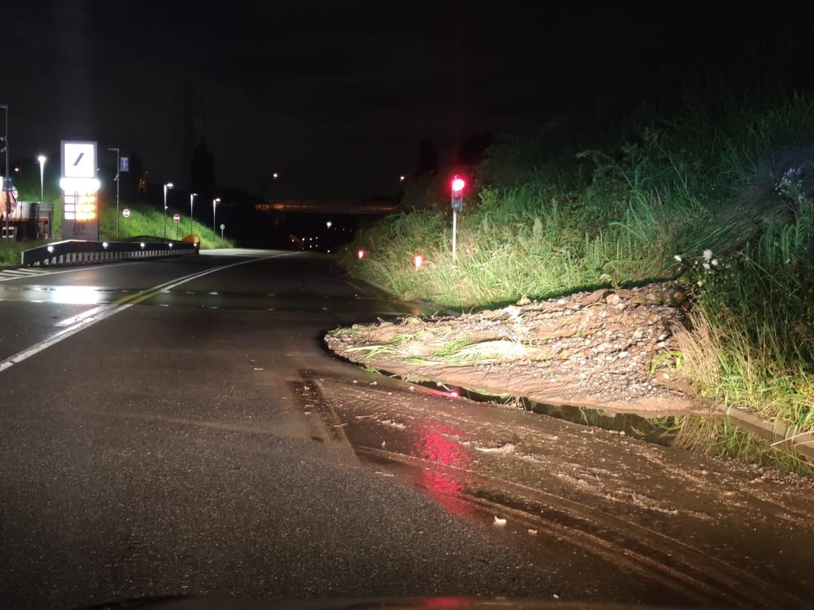 Maltempo Frana Sulla Statale Del Tonale Strada Chiusa