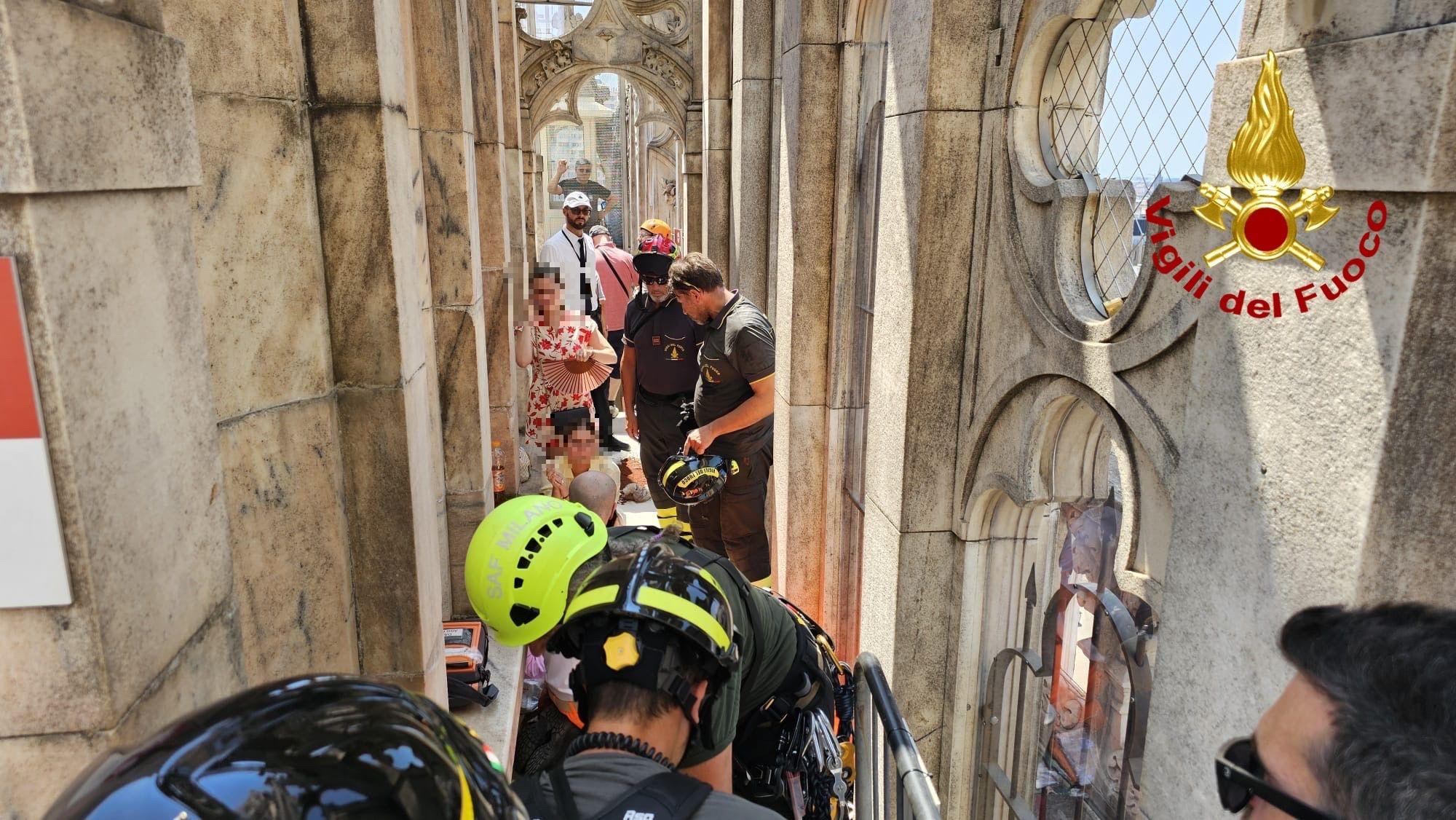 Milano Turista Di Anni Si Sente Male Sulle Terrazze Del Duomo