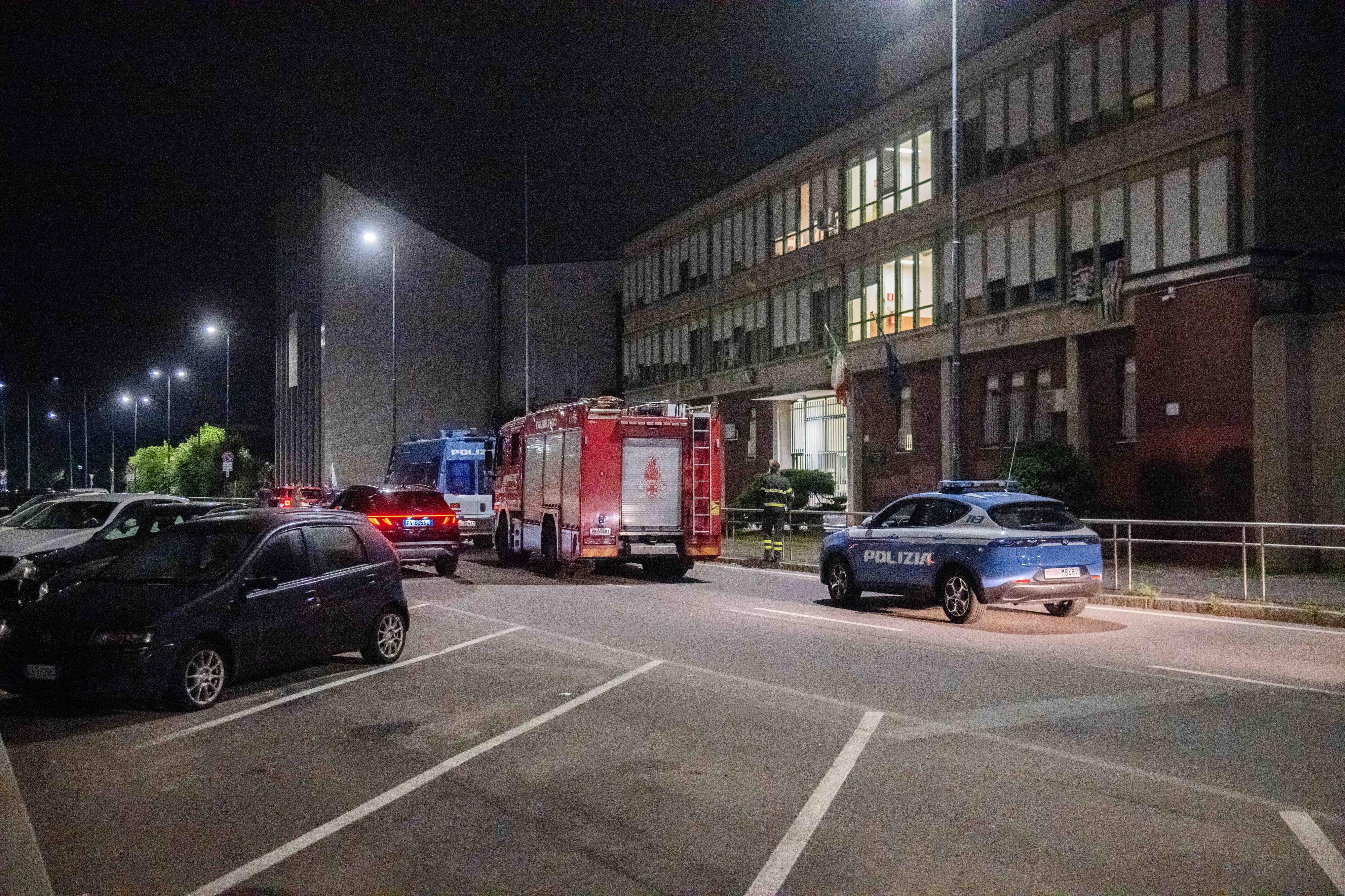 Incendio Nel Carcere Minorile Beccaria Di Milano Sei Intossicati Due