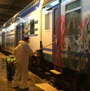 Paura Sui Binari Della Milano Mortara Pietre Lanciate Dai Vandali