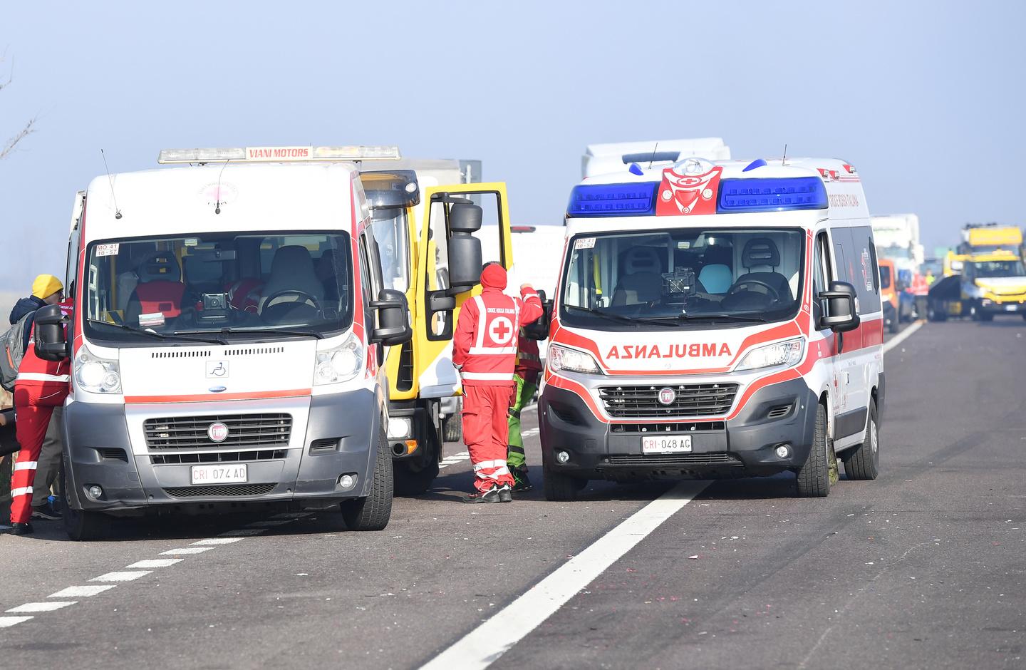 Incidente Sulla A Vicolungo Morti Due Milanesi Chiuso Tratto Dell