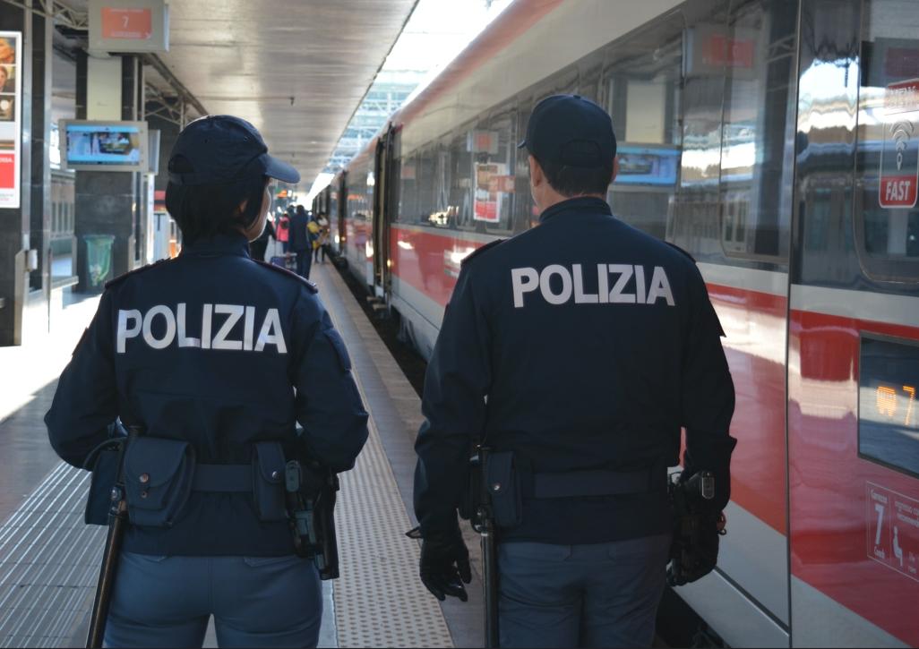 Porta Garibaldi Pusher Spericolato Viaggia Aggrappato Alla Carrozza