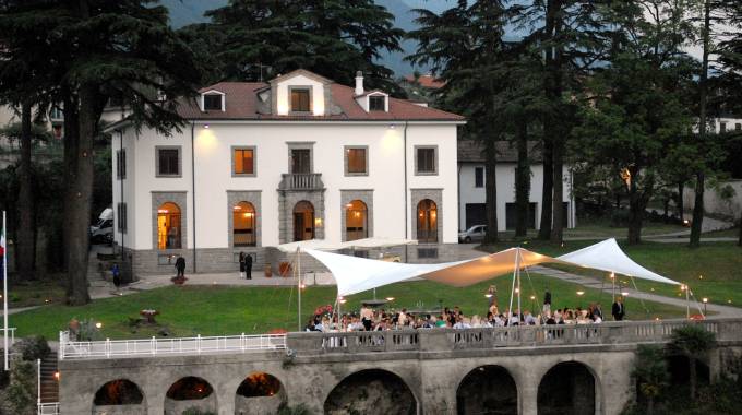 GIOIELLO La splendida Villa del Lario  a Mandello  del Lario che per tutta la durata di Expo 2015 si trasformerà  in uno dei ristoranti più chic Ieri sera il vernissage con una cena di gala aperta ad ospiti illustri (Cardini)