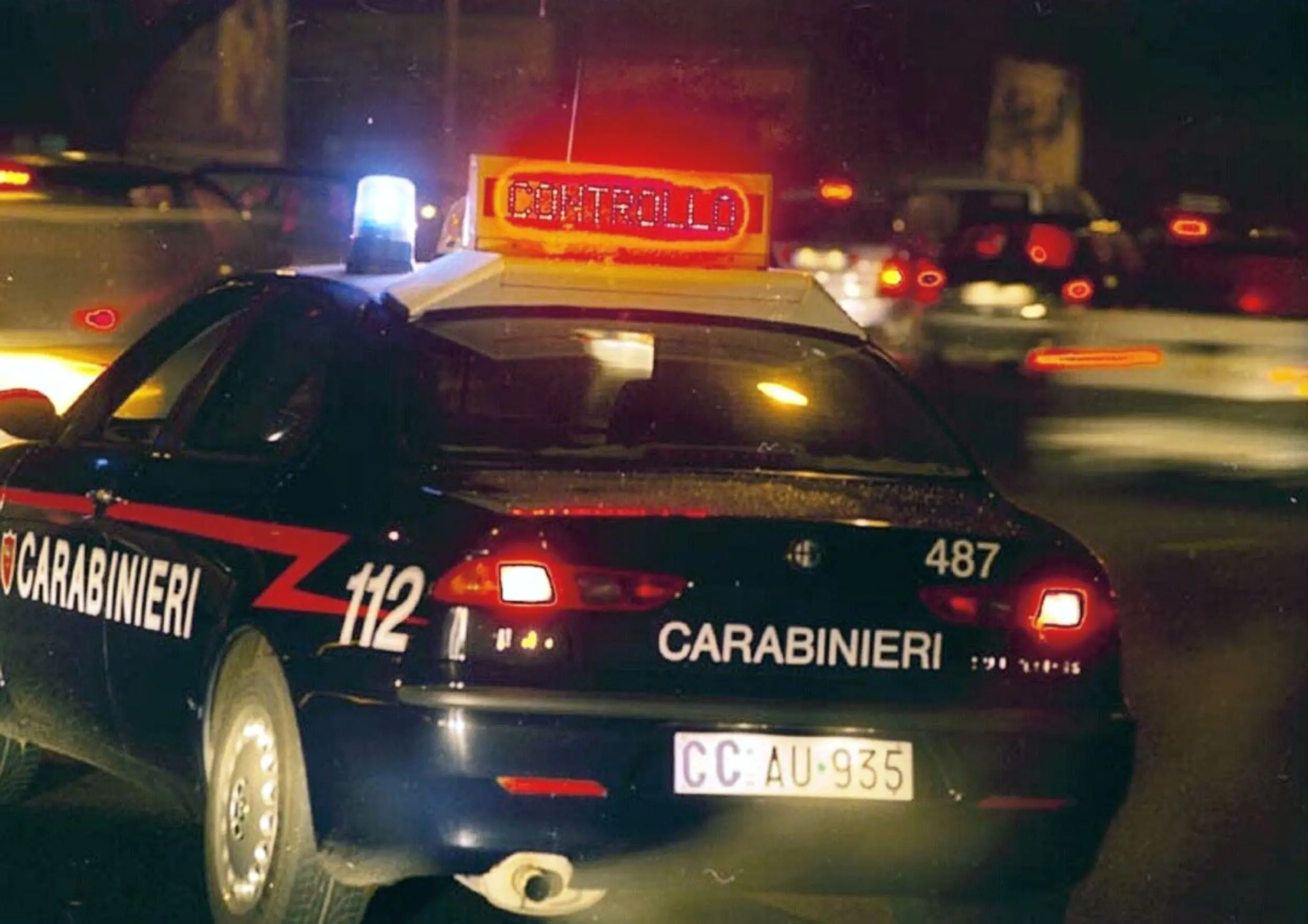 Rissa tra dieci persone in corso Como a Milano, ferito un carabiniere