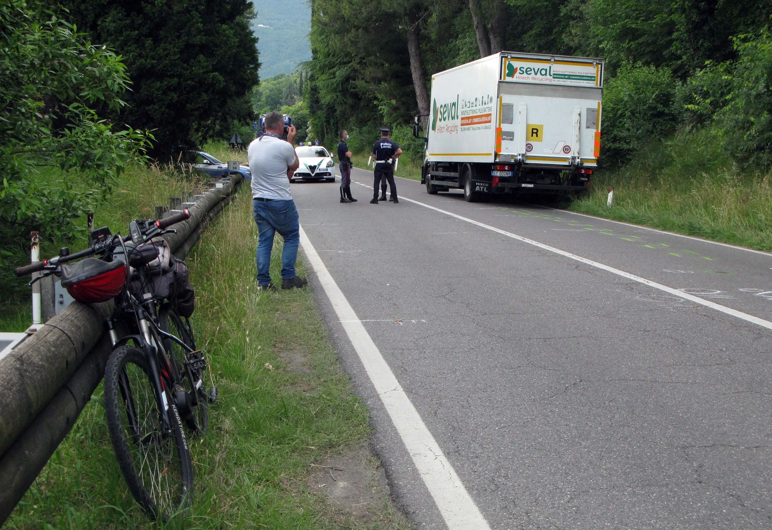 Salò, incidente sulla Gardesana: morto ciclista