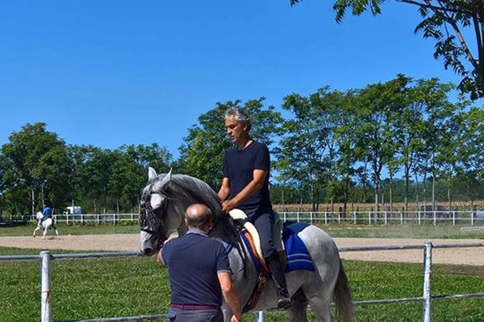 Andrea Bocelli al maneggio di Spirano