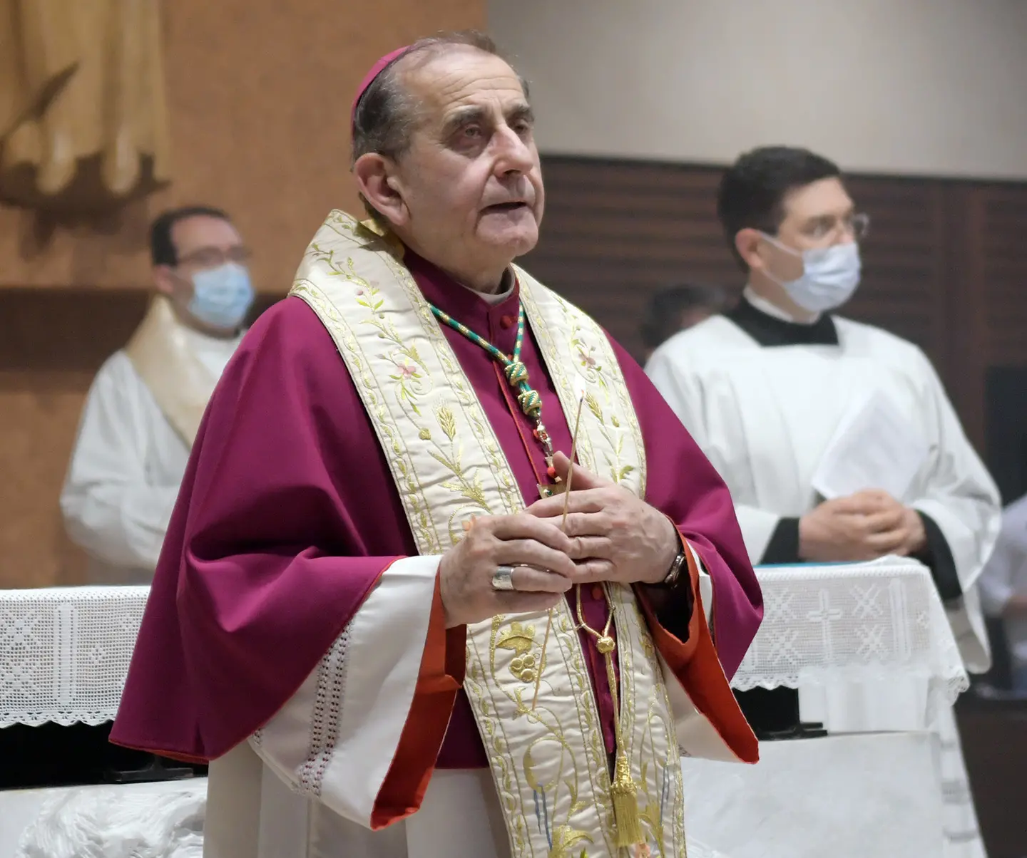 Pagate i vostri preti, la diocesi di Milano si appella ai fedeli:"Più risorse alla carità"