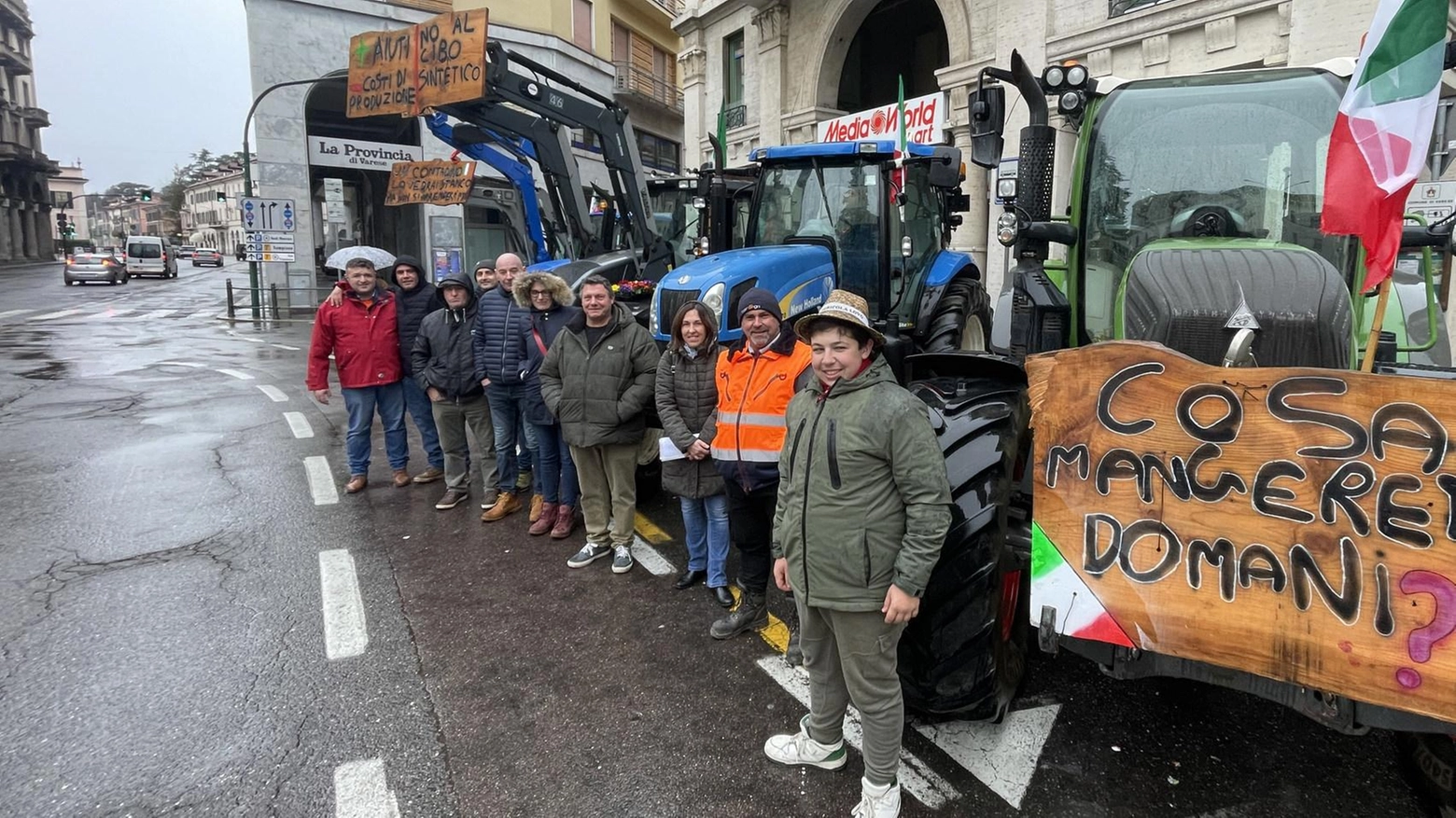 La protesta dei trattori. Delegazione in Provincia:: "La crisi ci sta piegando"