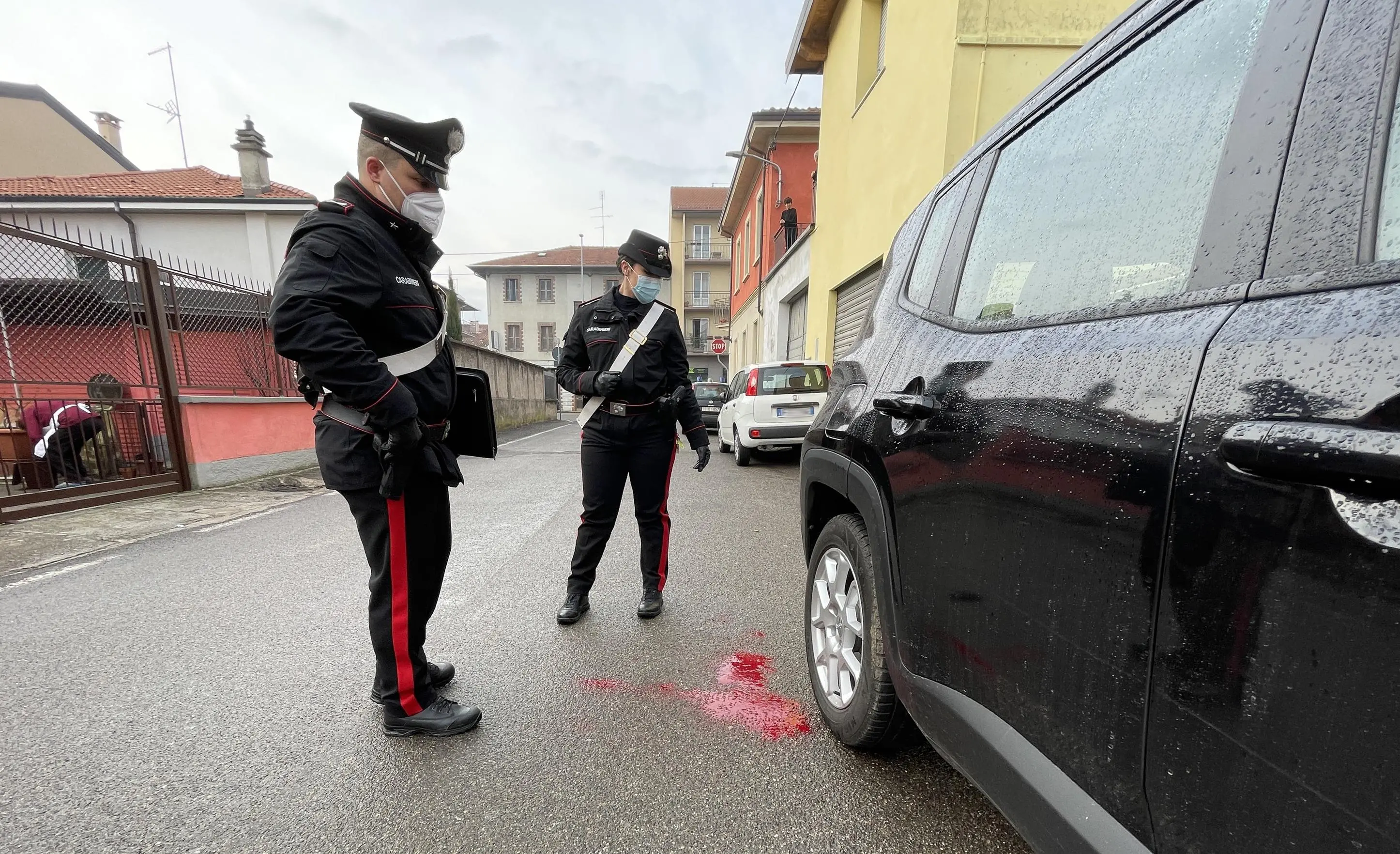 Rissa nel sangue, maghrebino accoltellato