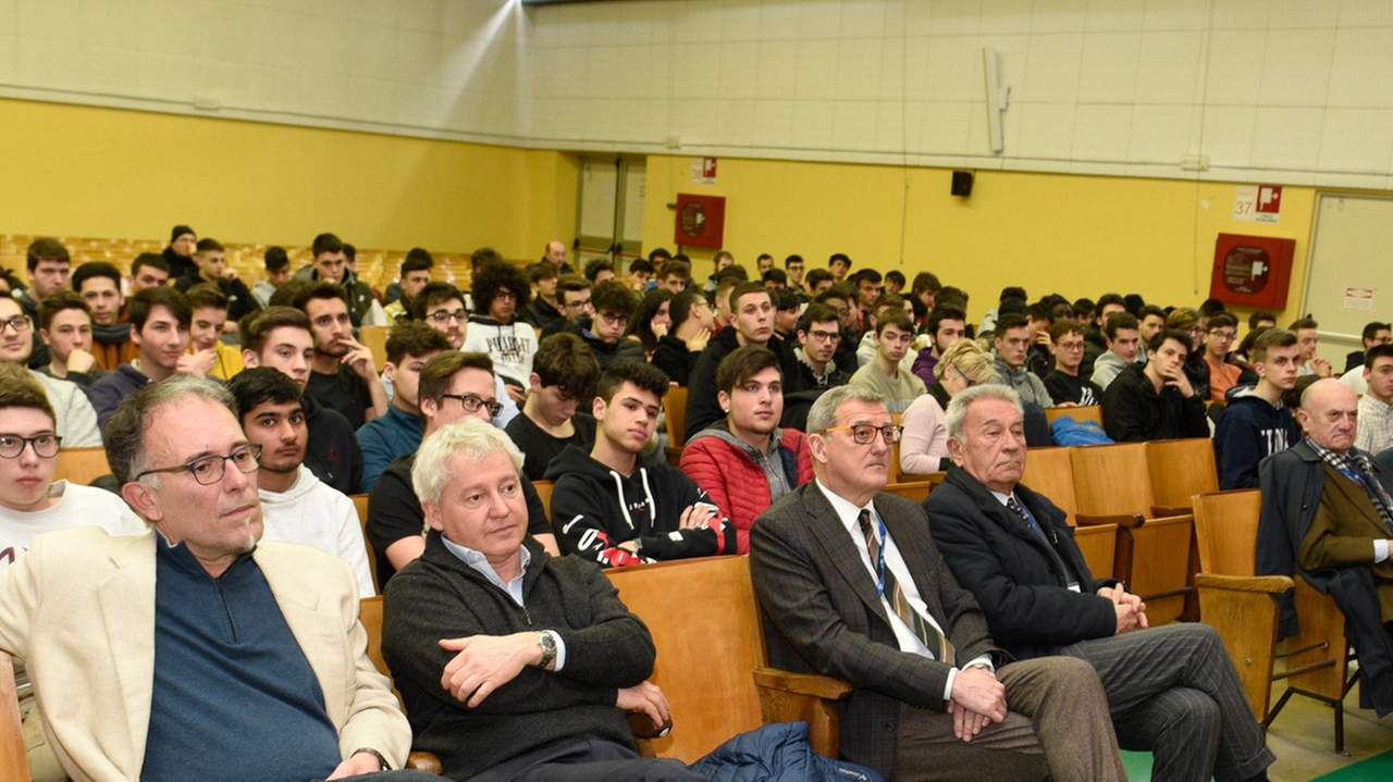 Tre discipline in un corso di studi. Posto assicurato per i ragazzi che escono dall'Istituto Volta