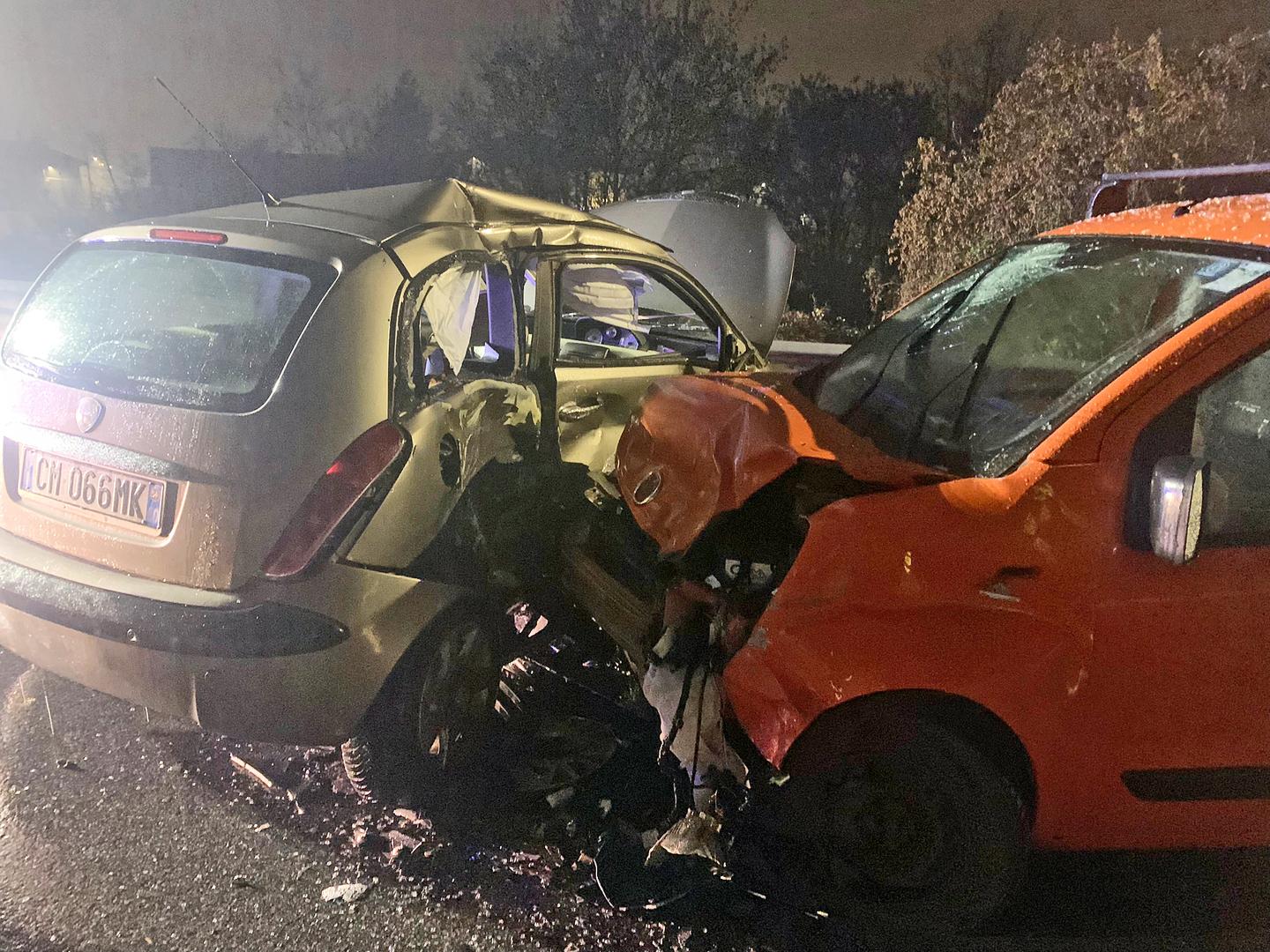 Incidente Anzano Del Parco Frontale Tra Due Auto Morta Domenica Strambini Due Feriti