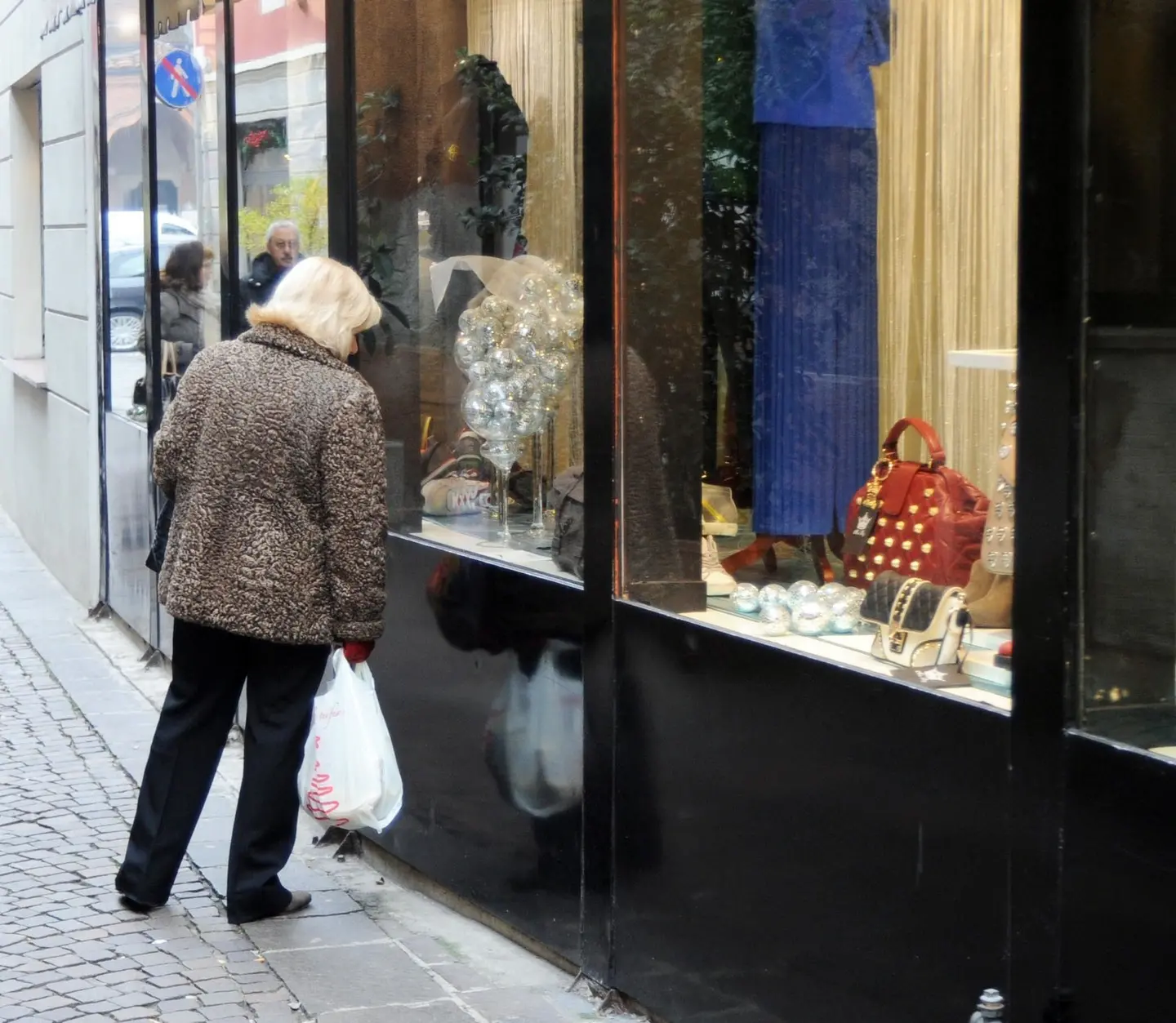 Milano, i negozi che resistono all'e-commerce: "Il passaparola è meglio di internet"