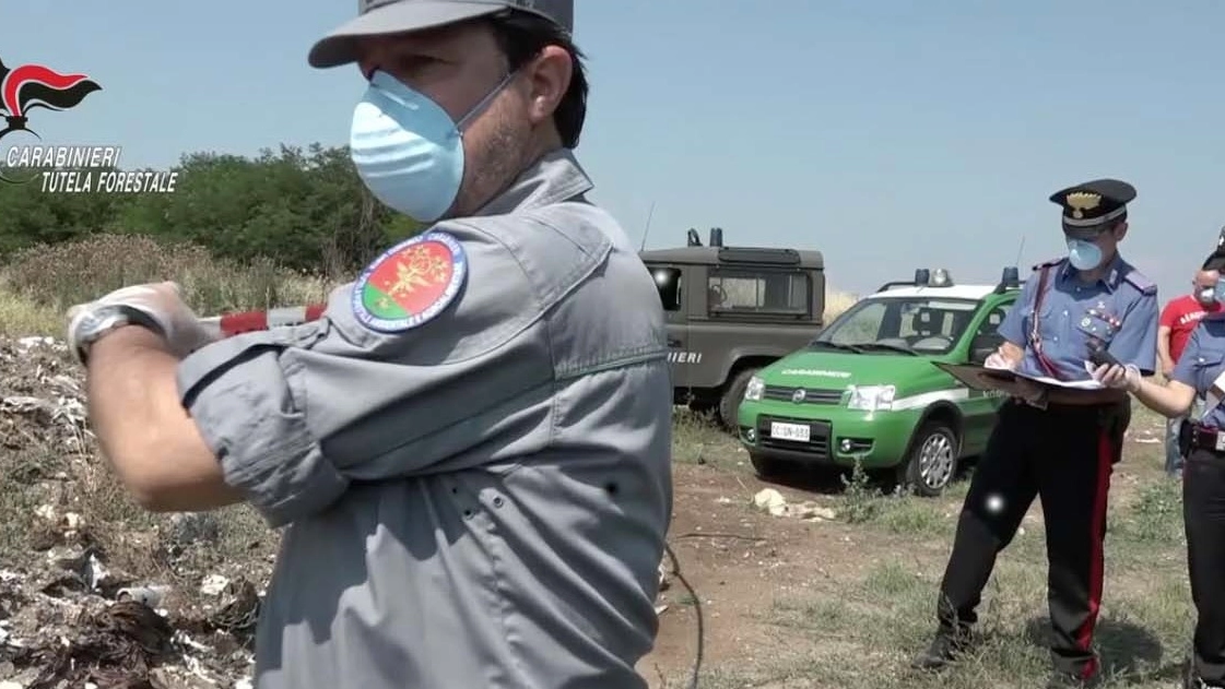 Sei arresti per il rogo causato a Corteolona in una discarica abusiva