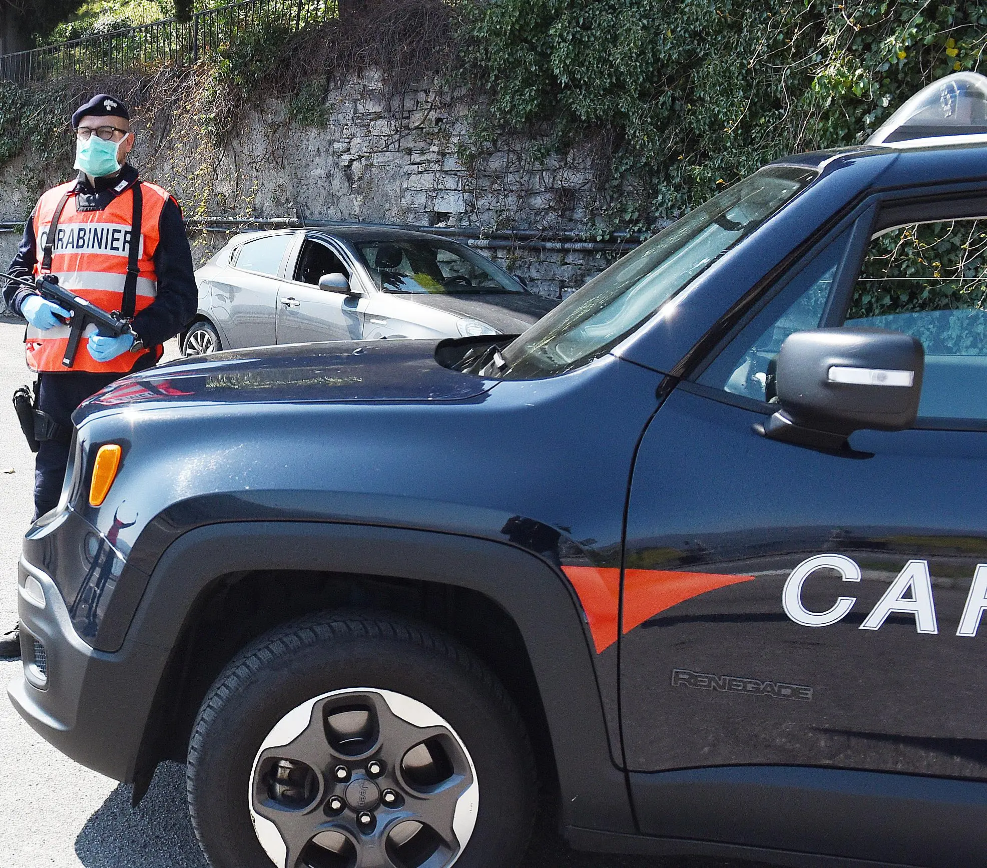 Spaccia coca dall’auto Marocchina arrestata