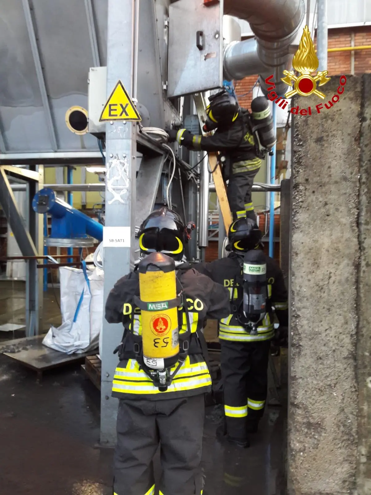 Ceriano Laghetto, incendio in un silos di polveri d'acciaio