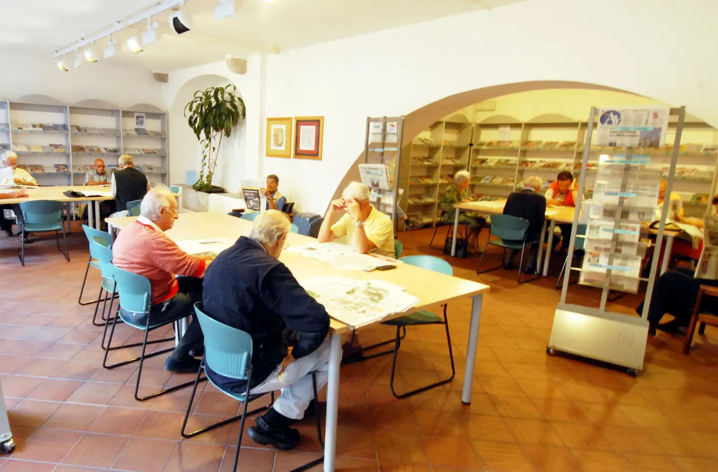 Lecco, terremoto in biblioteca