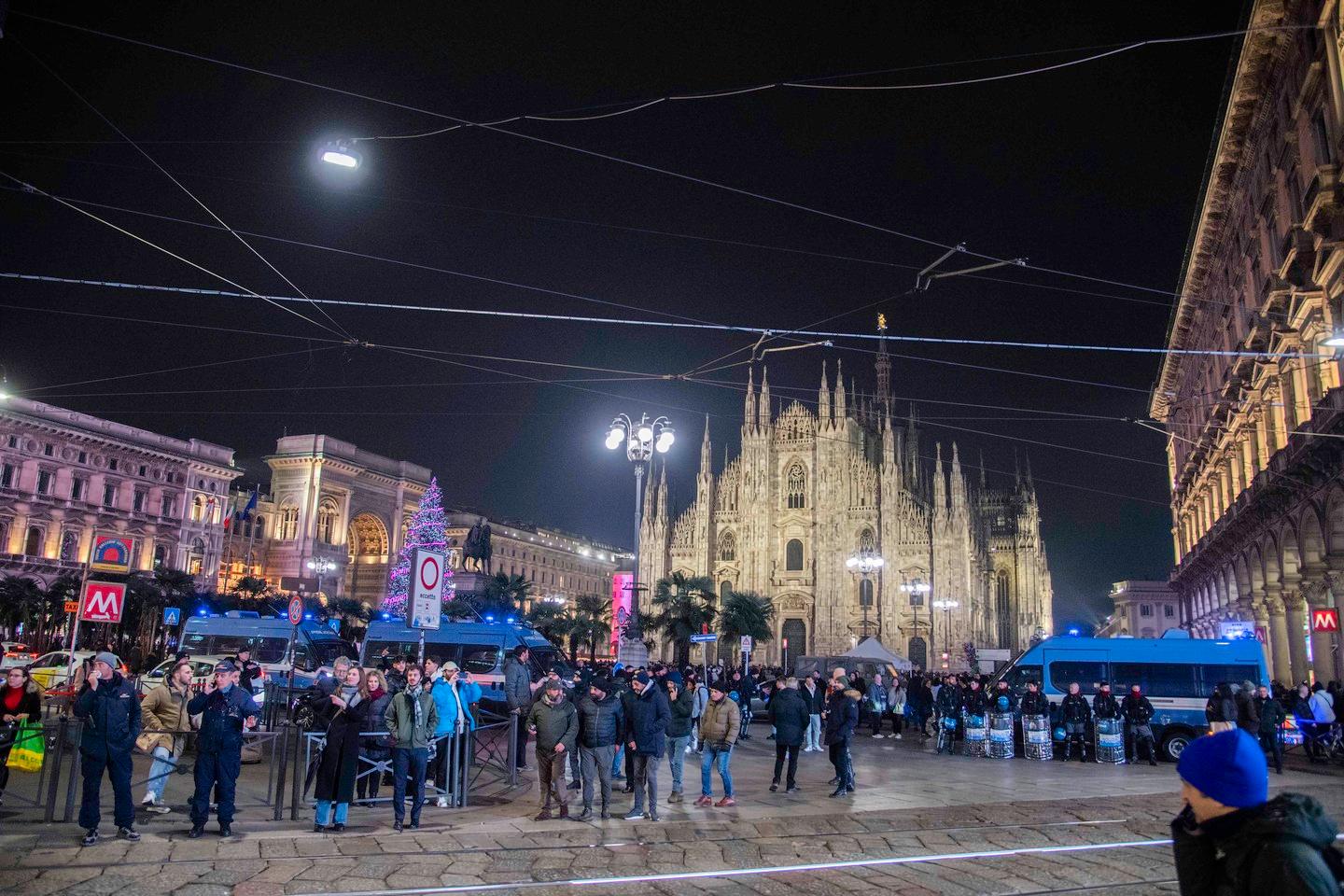 Manifestazione Anarchici Centro Milano Nonostante No Del Questore