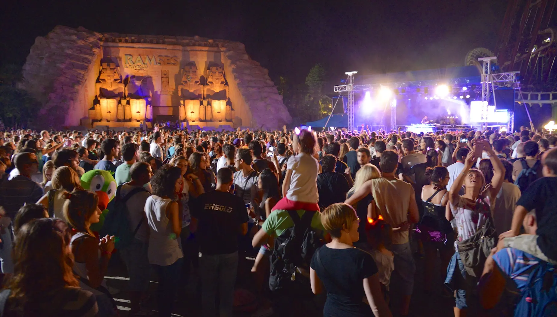 Musica e fuochi d'artificio, una Notte Bianca inaugura la stagione di Gardaland