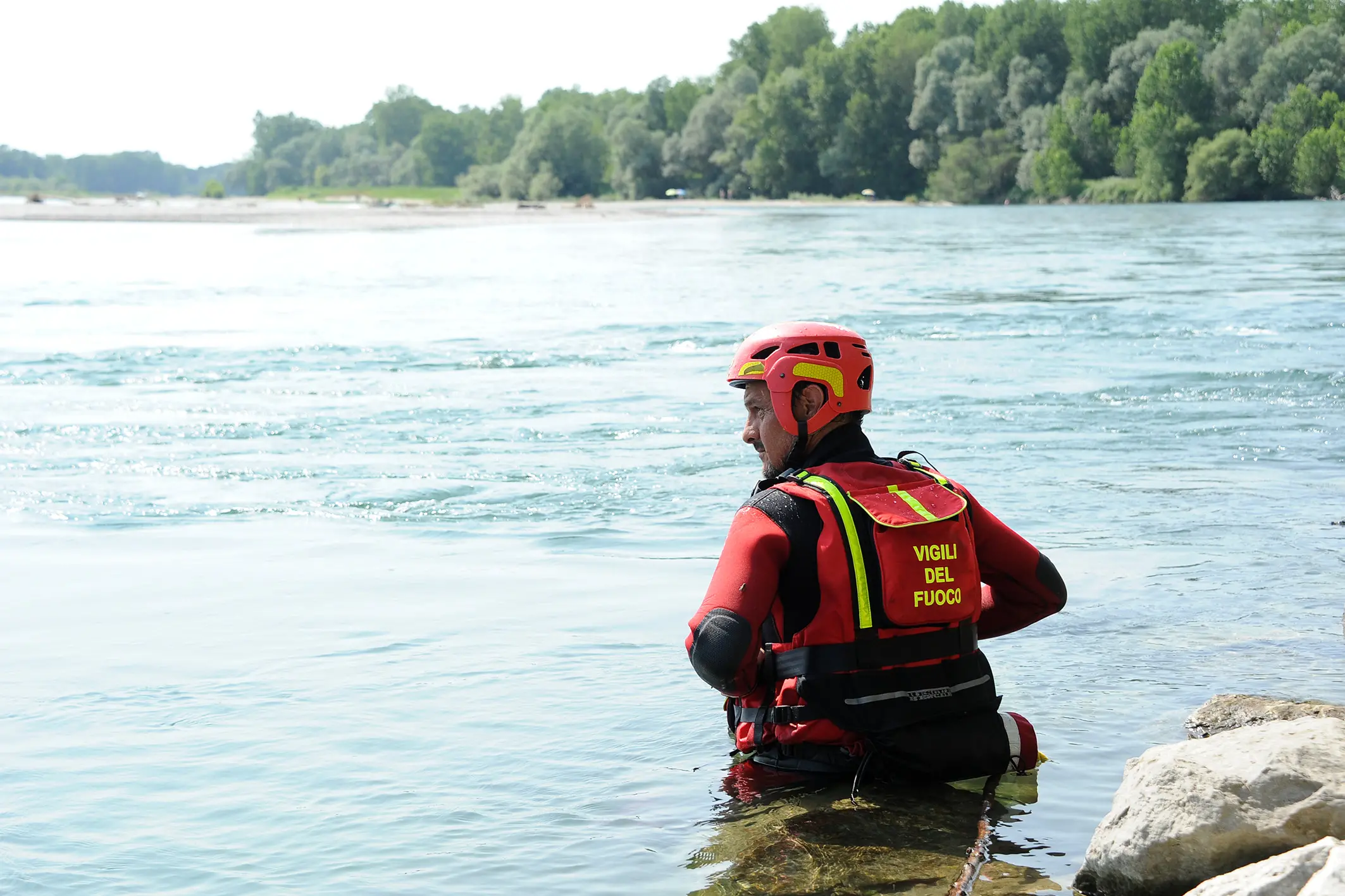 Si immerge nel Ticino: 20enne scompare nel nulla. Ricerche senza sosta a Vigevano