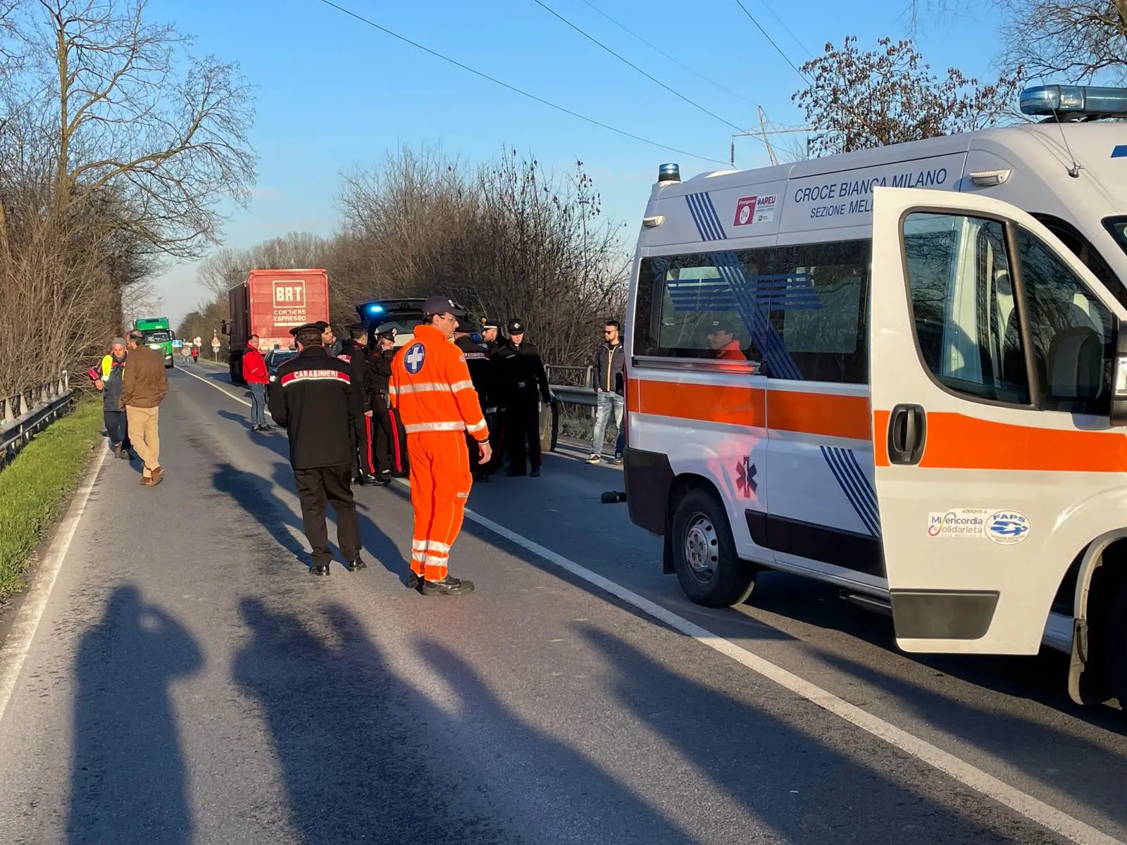 Incidente a Landriano, ciclista 76enne scivola sul fango: investito e ucciso da un camion