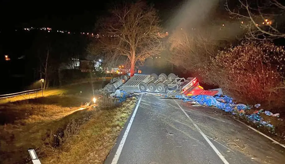 Angelo Zenoni morto intrappolato nel tir a Endine: forse un colpo di sonno