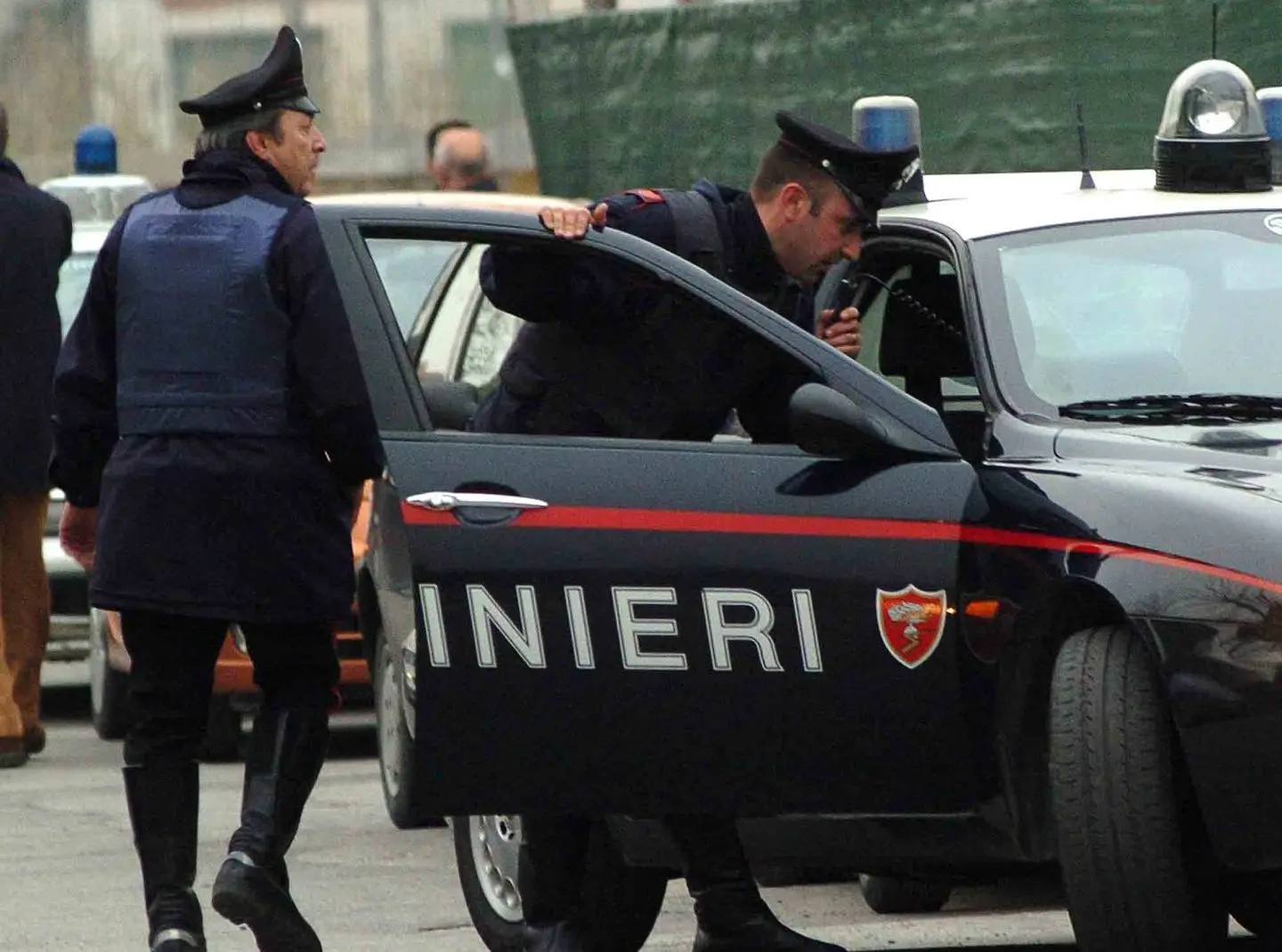 Saronno, coltellata al fratello invalido