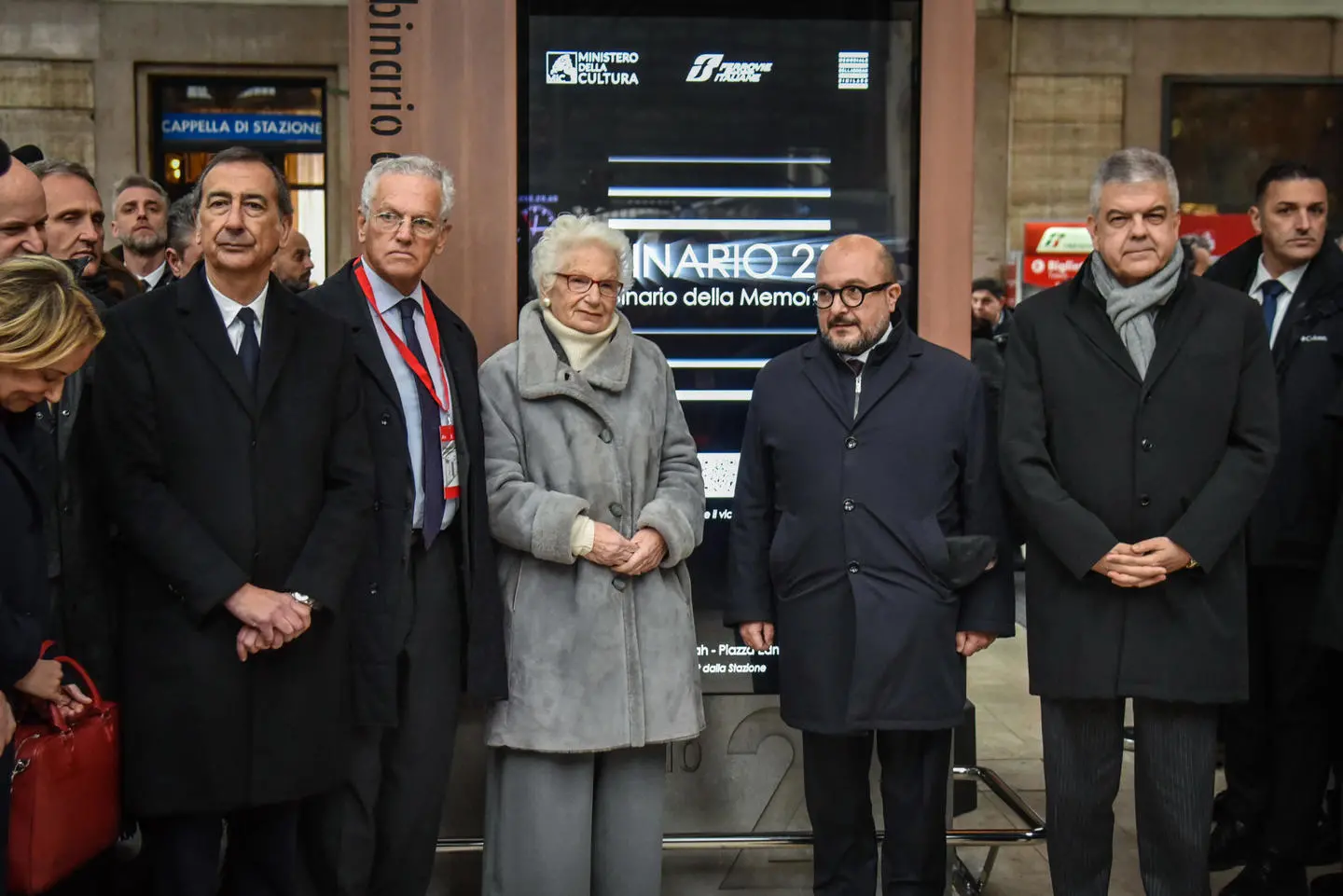 Shoah, Liliana Segre inaugura il totem della memoria al binario 21 della Centrale