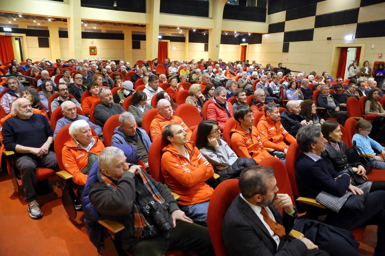 Molti i Ragni di Lecco presenti alla serata in sala Ticozzi