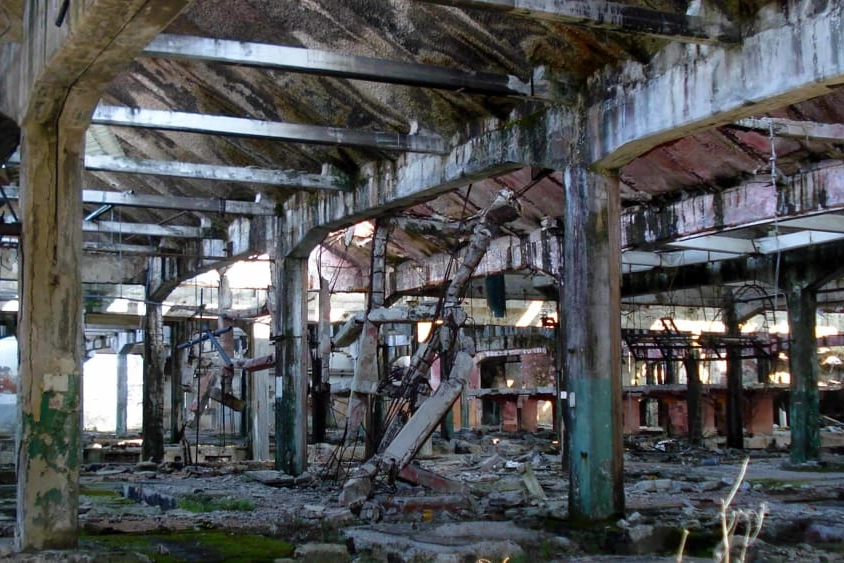 Uno dei capannoni dell'ex fabbrica tessile Snia di Cesano Maderno