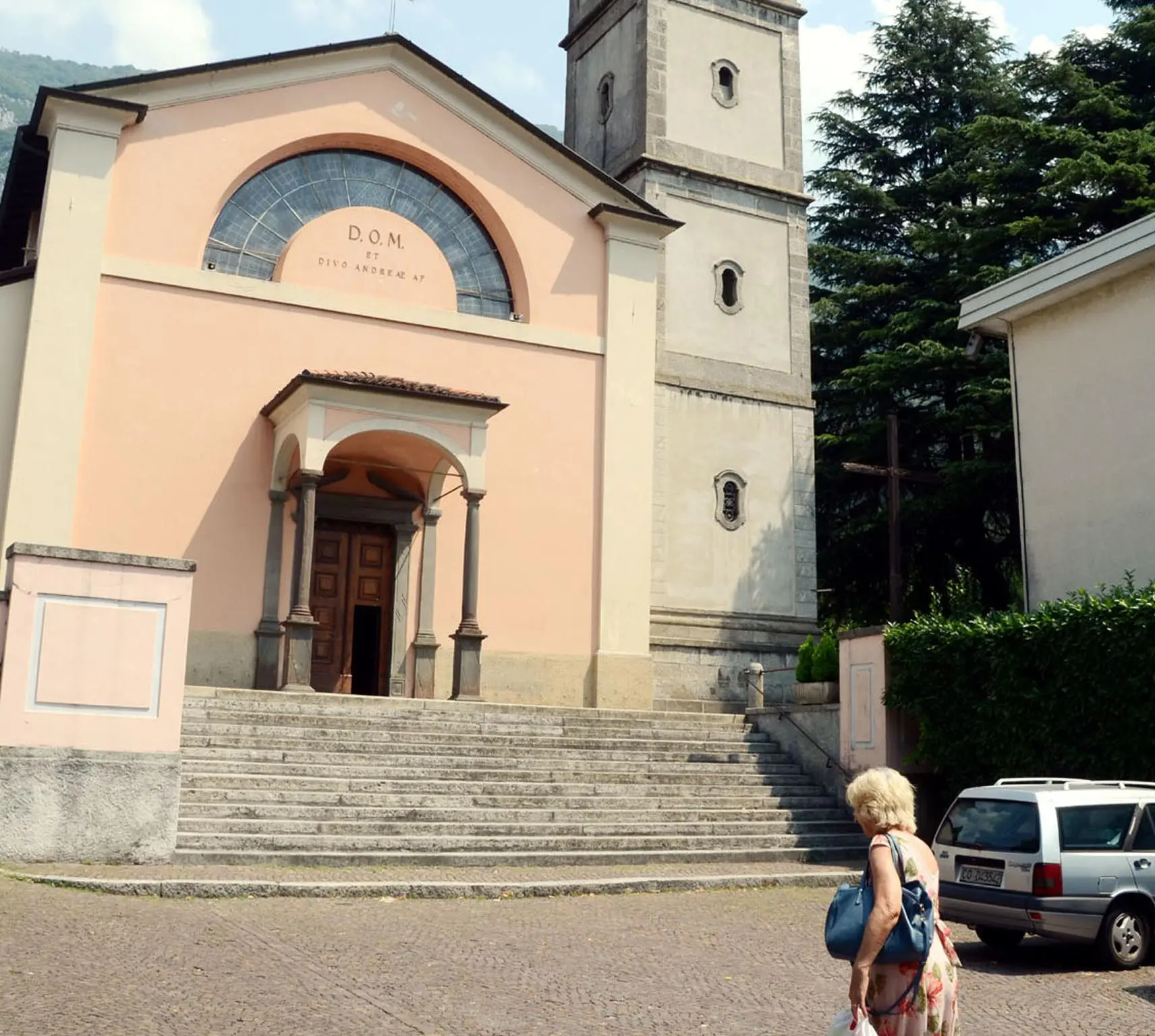 Incursione sacrilega Chiesa sprangata