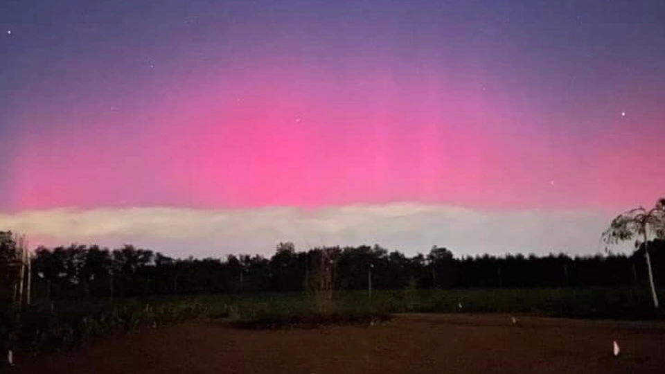 Uno scatto dell'aurora boreale vista da Cremona