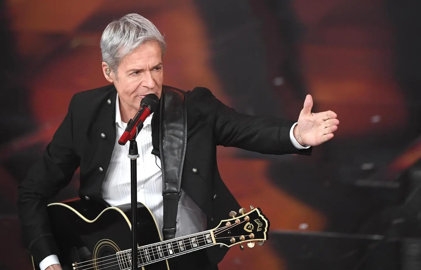 Tour Claudio Baglioni: 6 nuove date e 2 recuperi, ecco il nuovo programma dei concerti